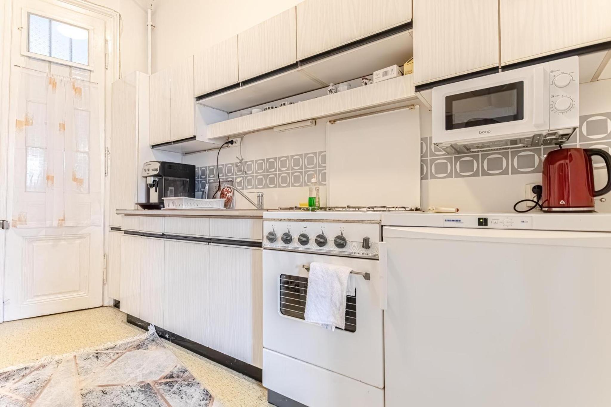Stylish 2BR Apartment Garden & Contemporary Amenitie