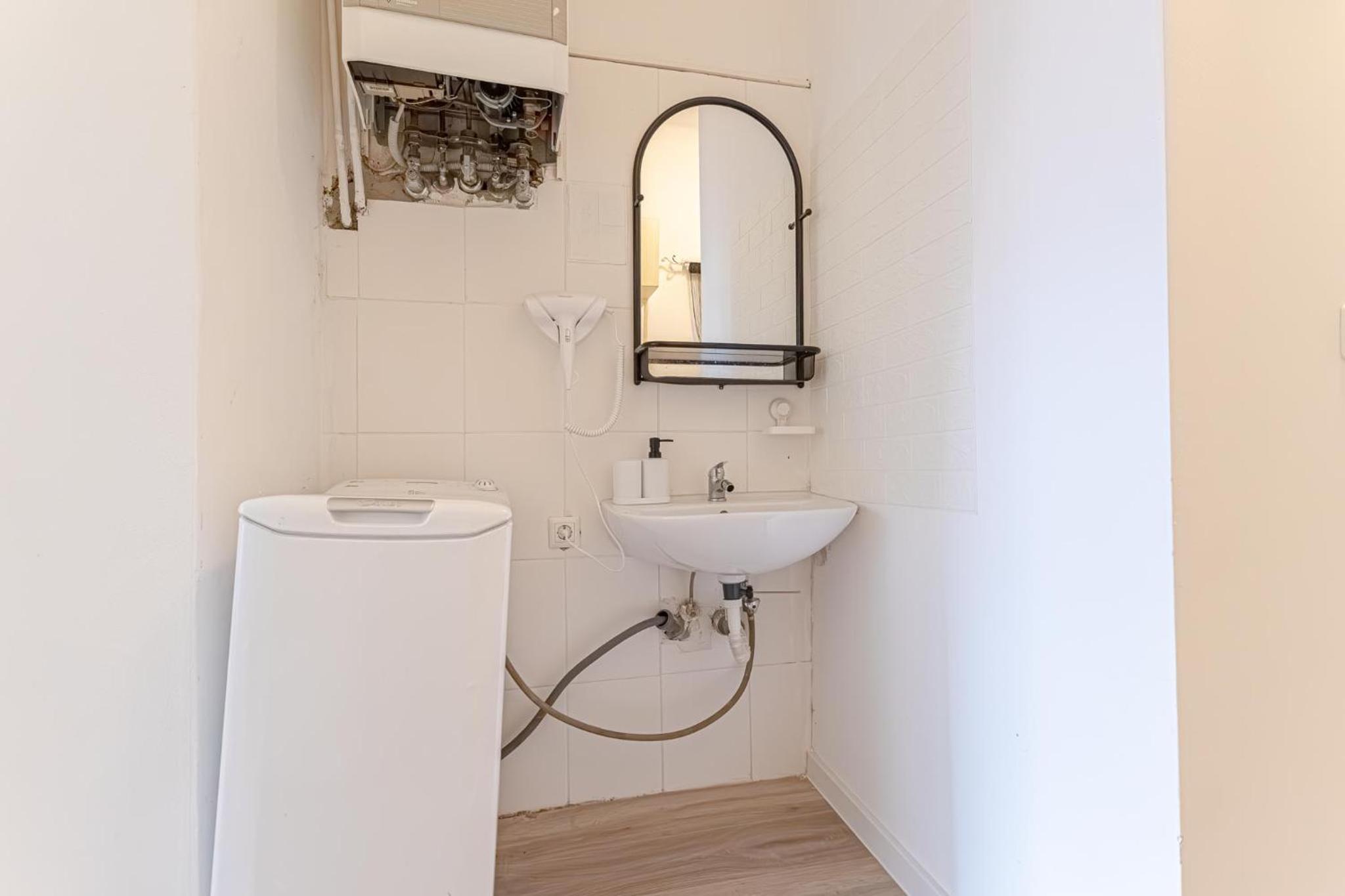 Stylish 2BR Apartment Garden & Contemporary Amenitie