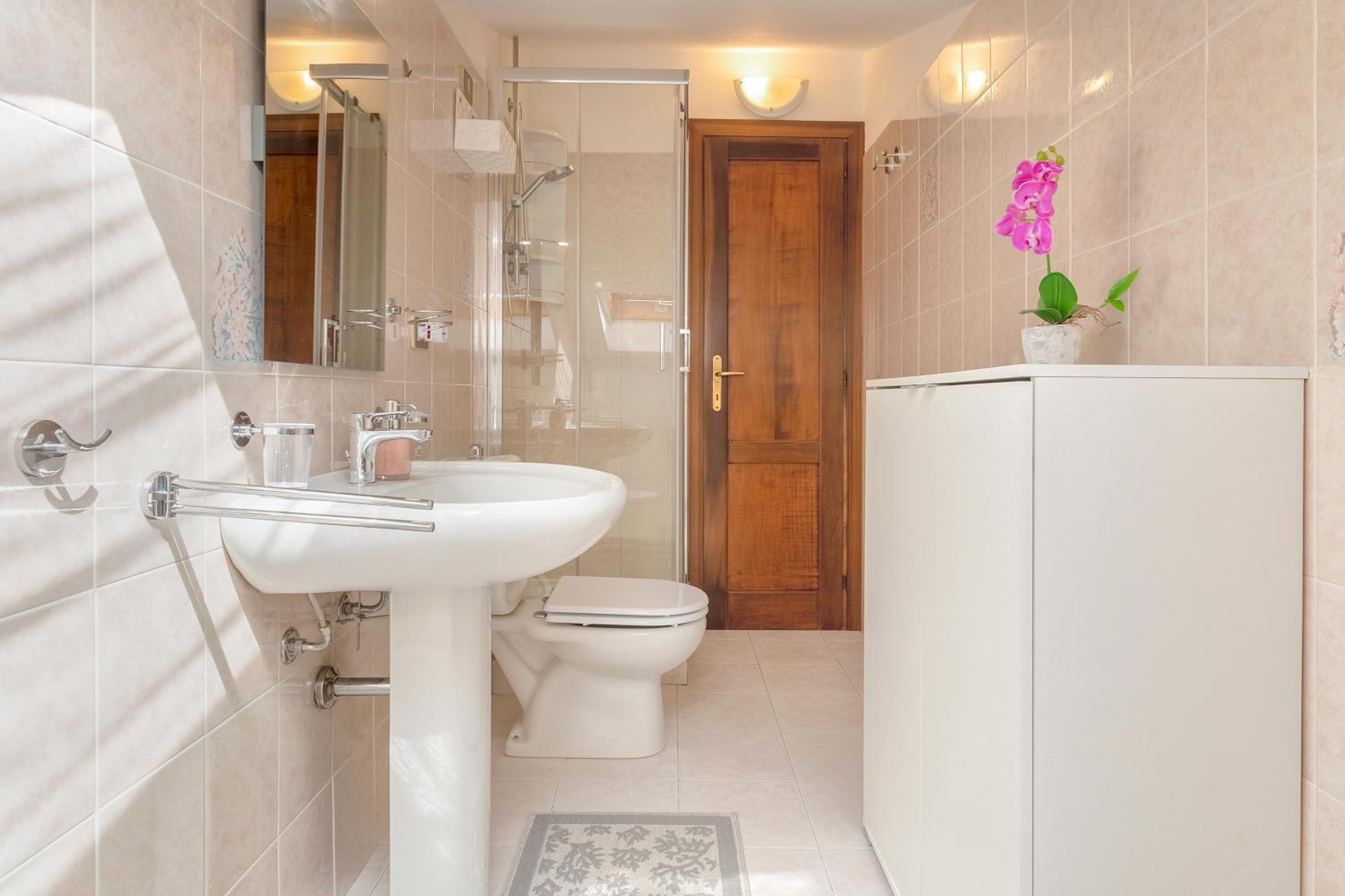 Casa Rosello en Sassari — bathroom