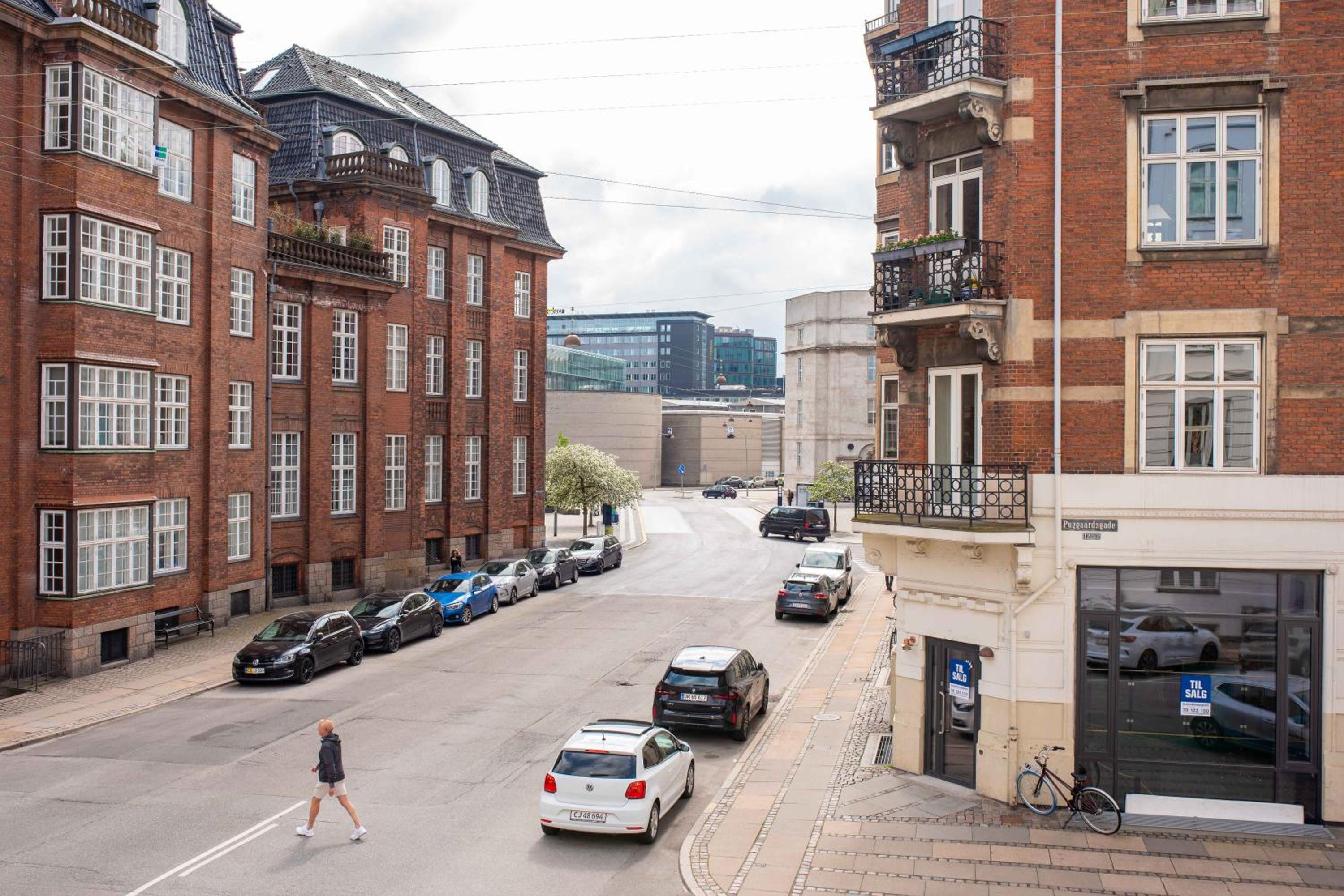 Large Flats in Central Copenhagen by Tivoli Gardens