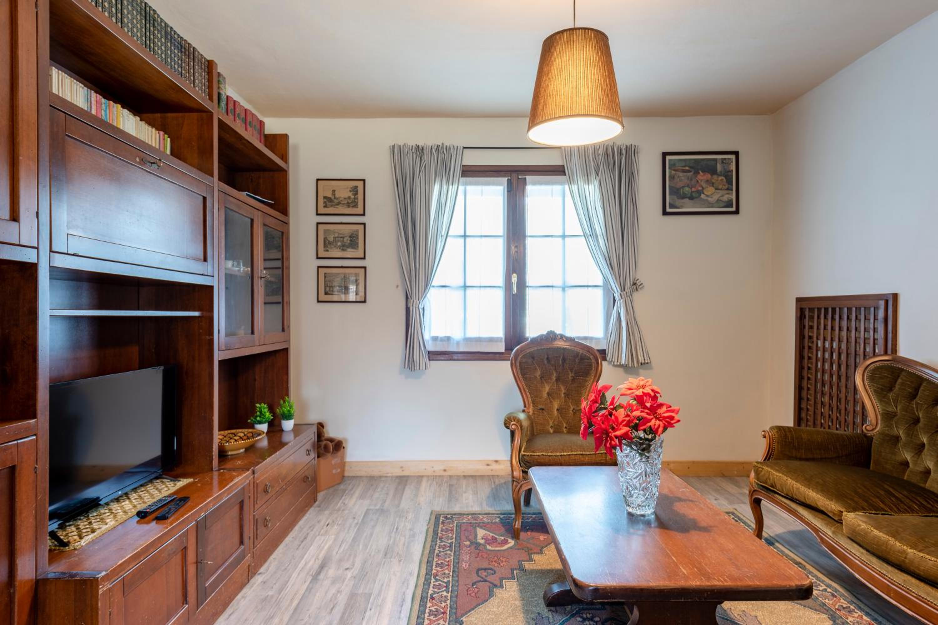 La Lanterna Swimming Pool Retreat - Happy Rentals photo 4