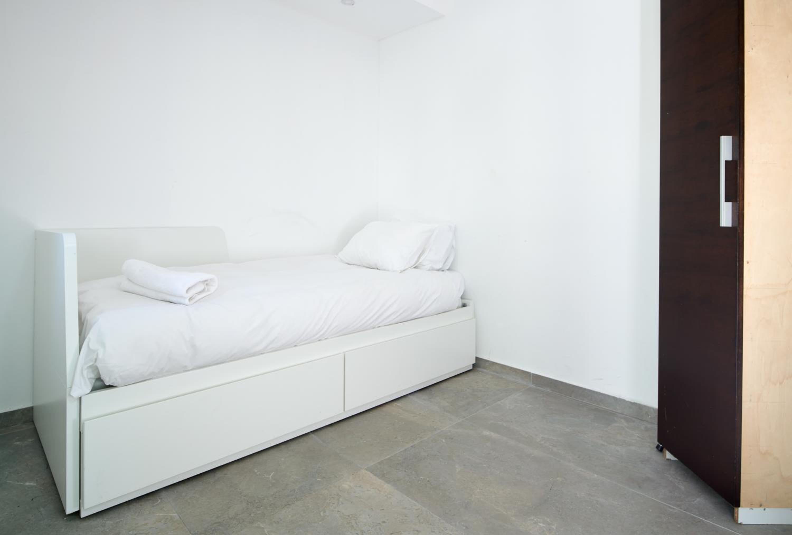Miklat Private Patio Near Old City By Feelhome view 2