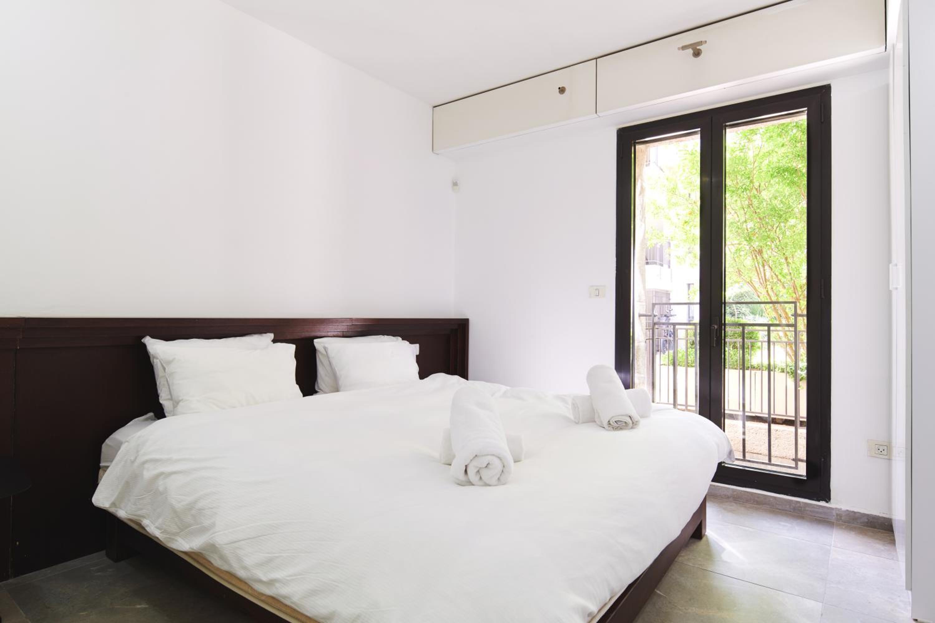 Miklat Private Patio Near Old City By Feelhome view 3