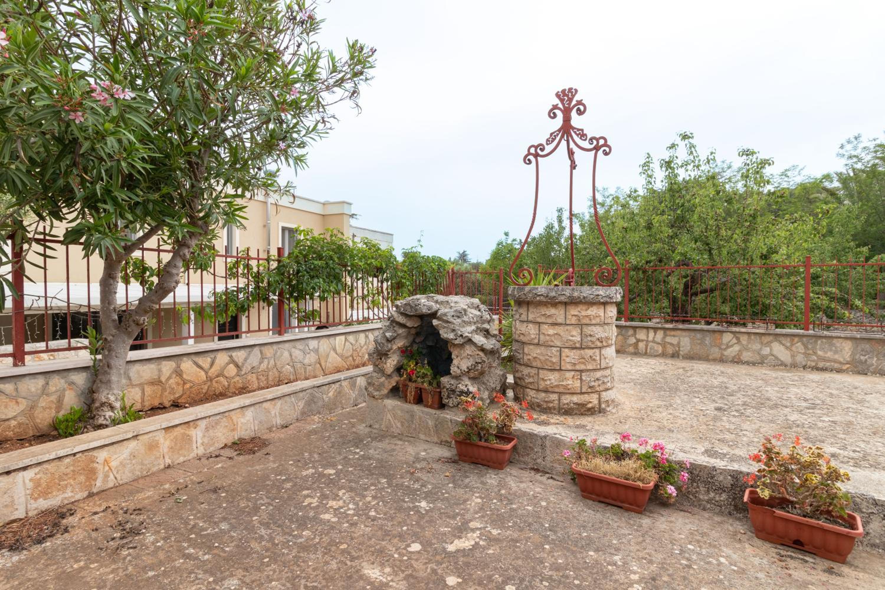 Villa Palma, relax and pool view 4