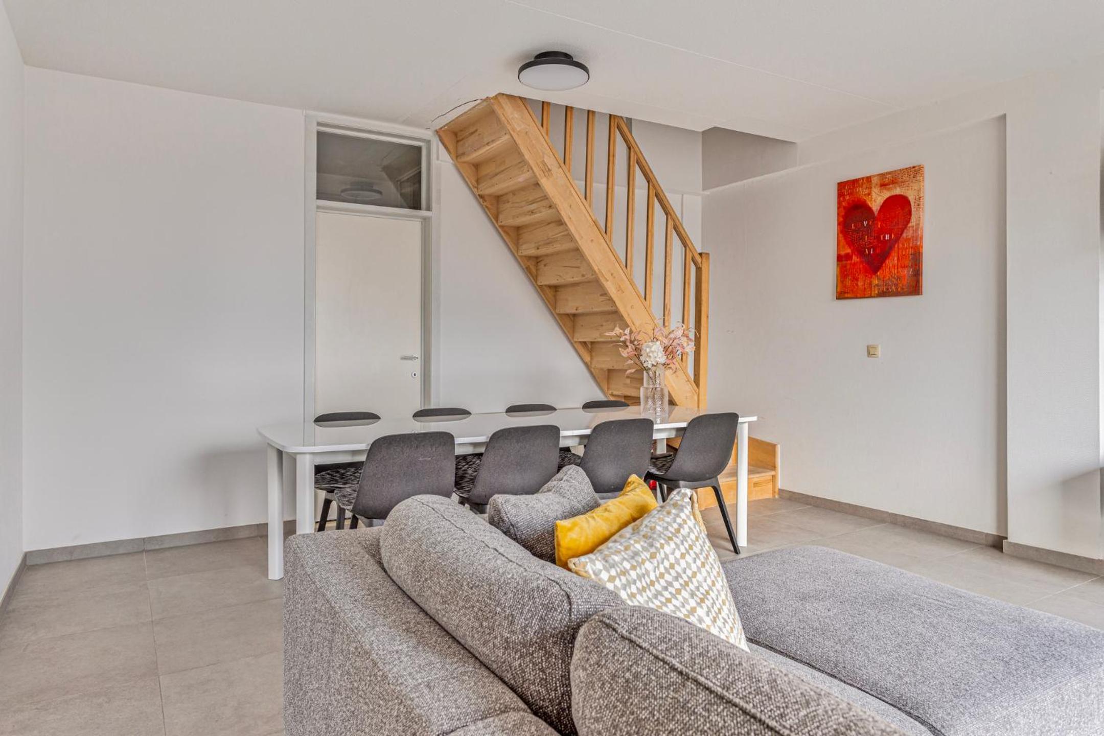 Penthouse duplex met groot terras dichtbij zee.