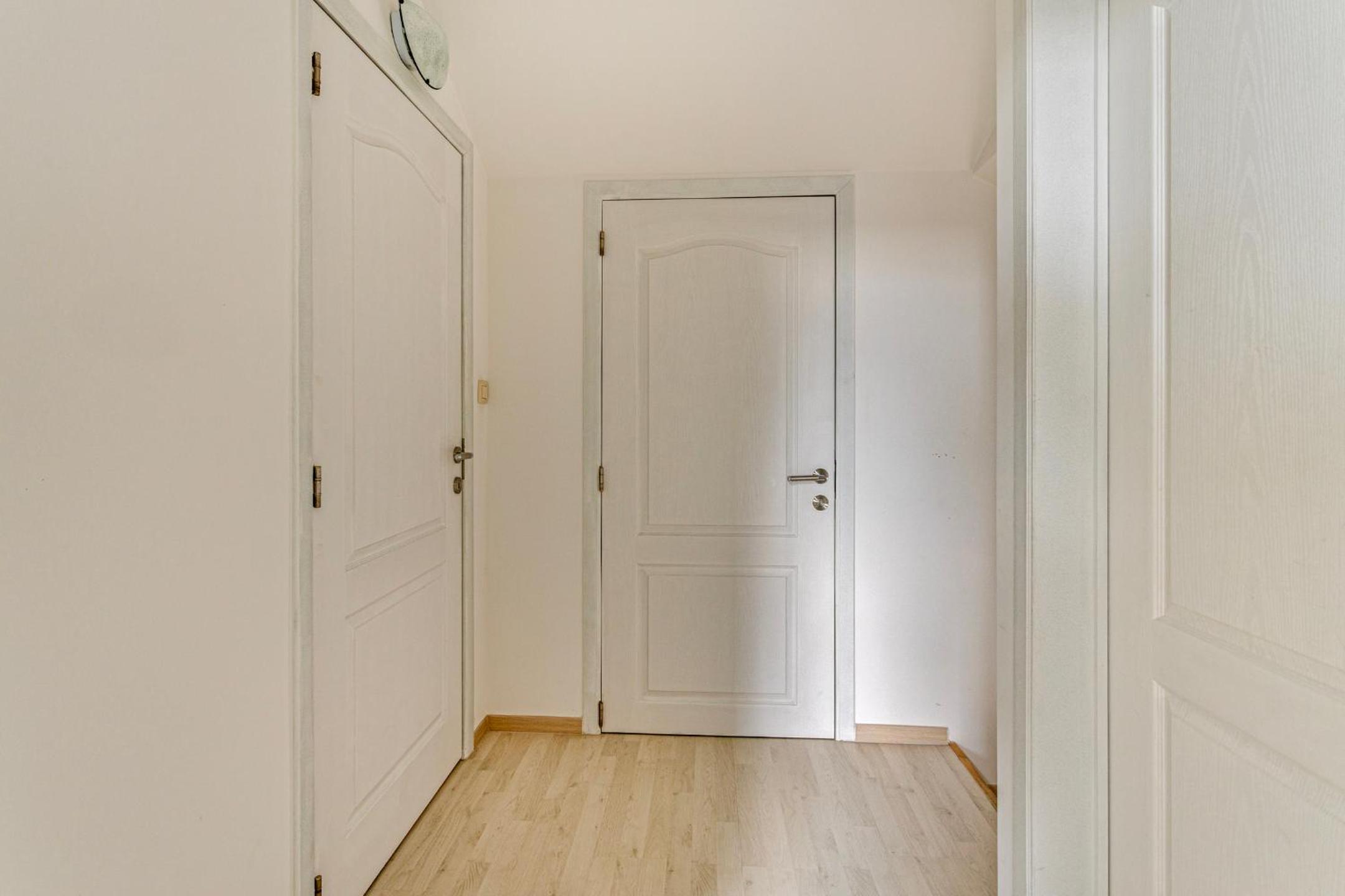 Penthouse duplex met groot terras dichtbij zee.