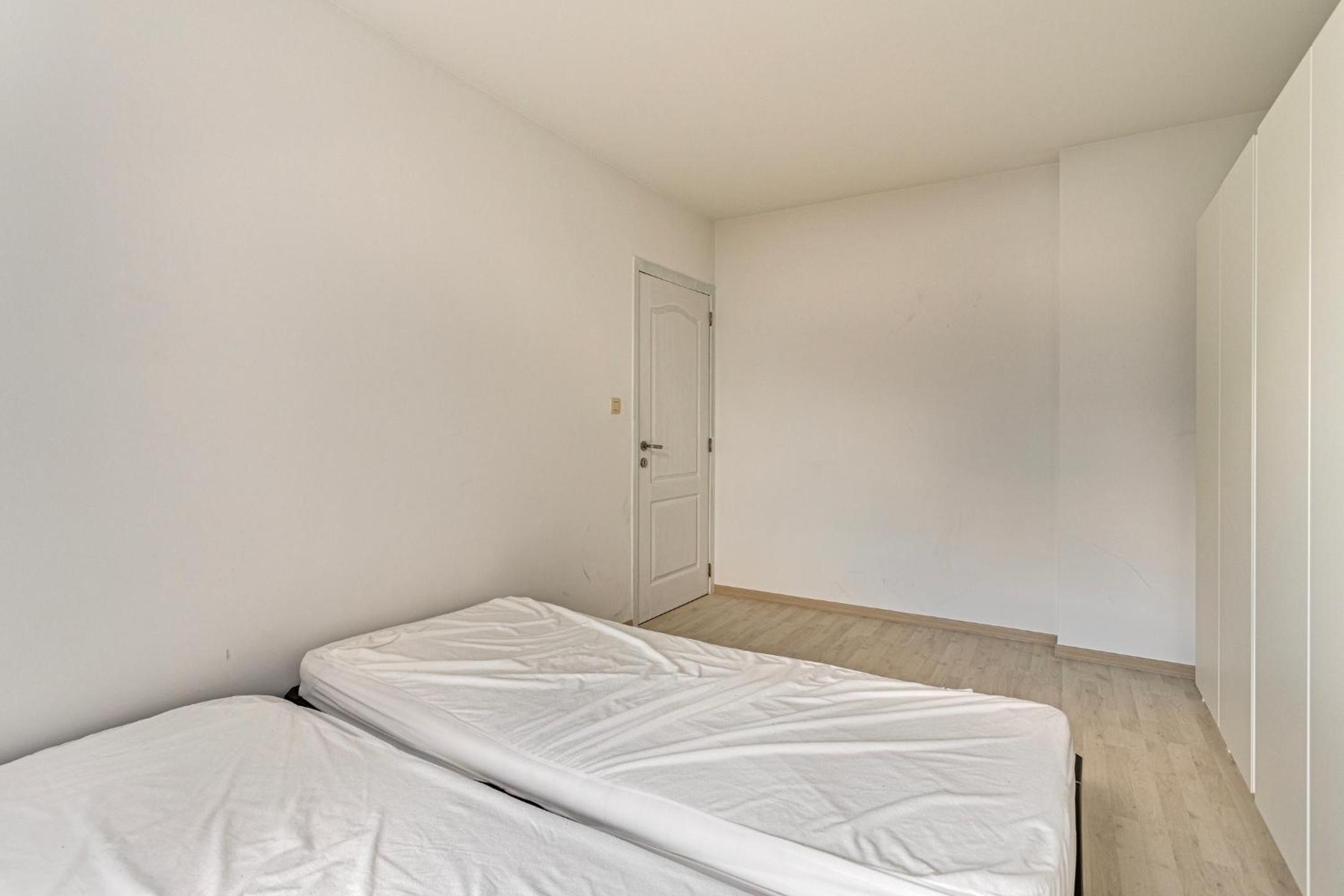 Penthouse duplex met groot terras dichtbij zee.