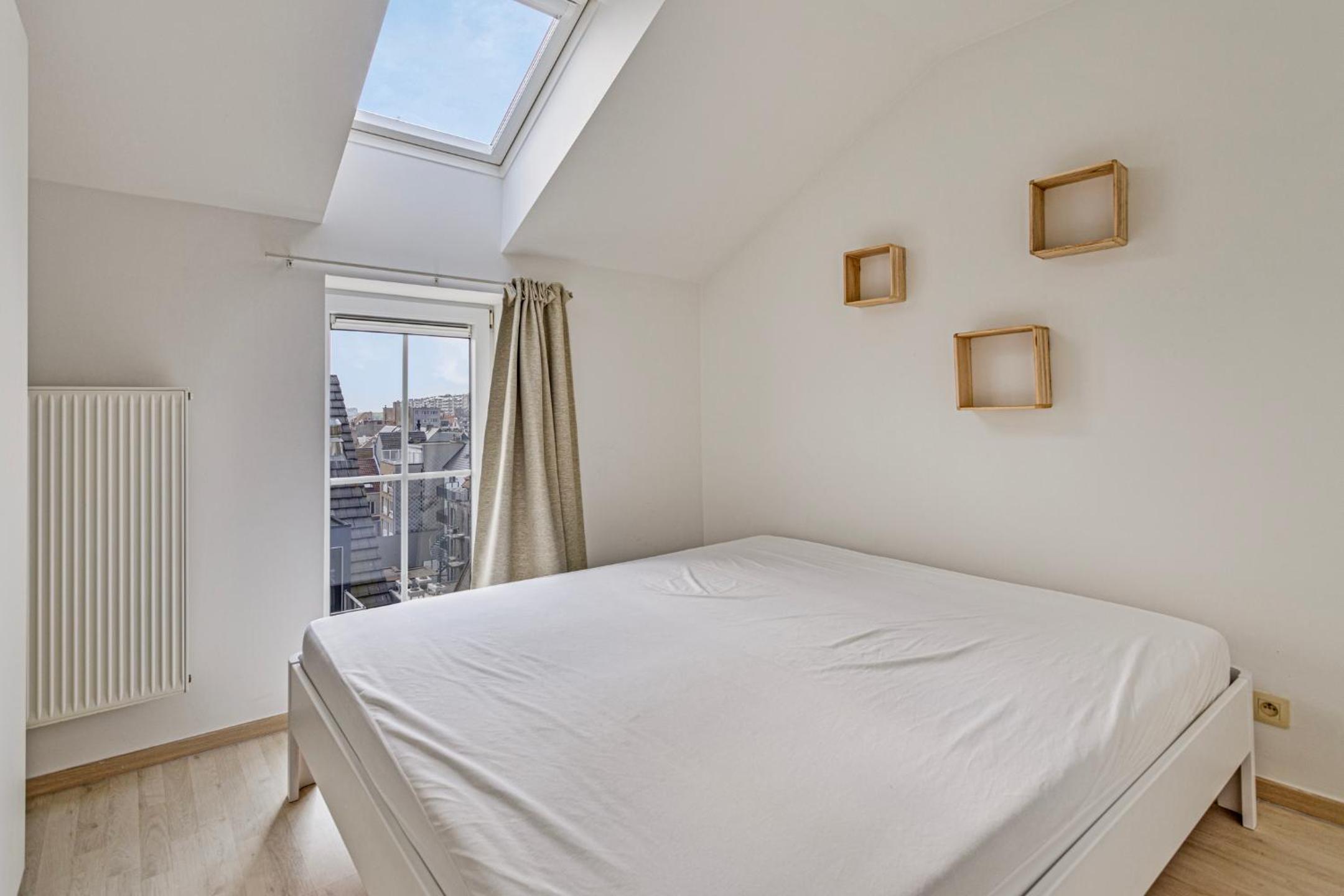 Penthouse duplex met groot terras dichtbij zee.