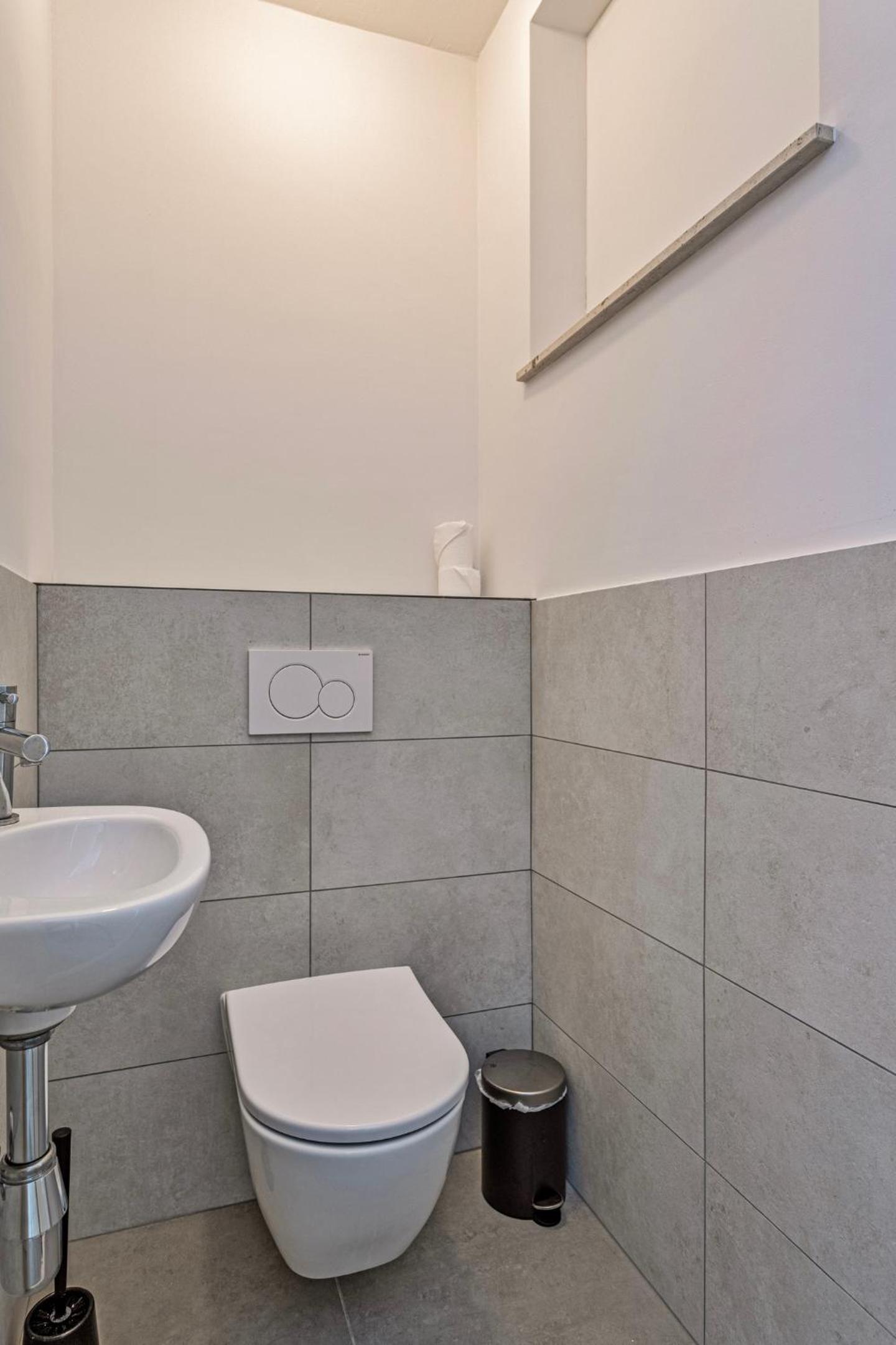 Penthouse duplex met groot terras dichtbij zee.