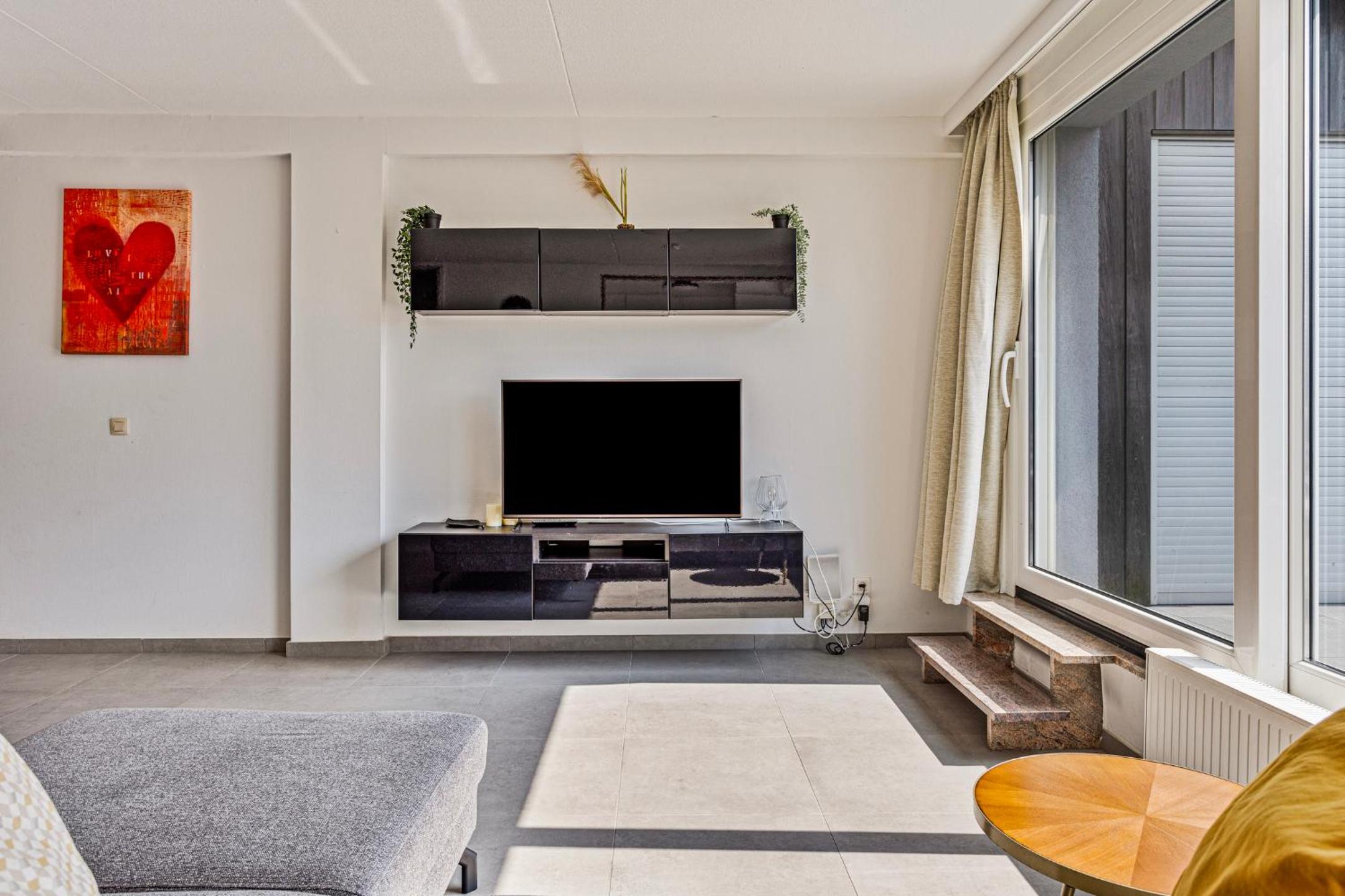 Penthouse duplex met groot terras dichtbij zee.