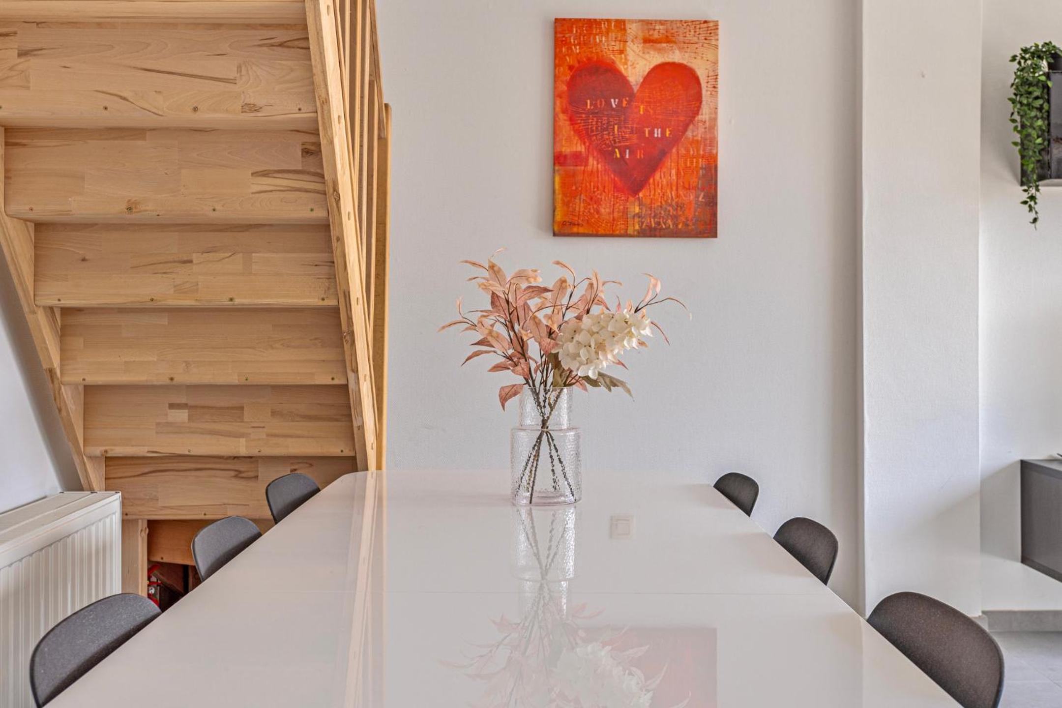 Penthouse duplex met groot terras dichtbij zee.