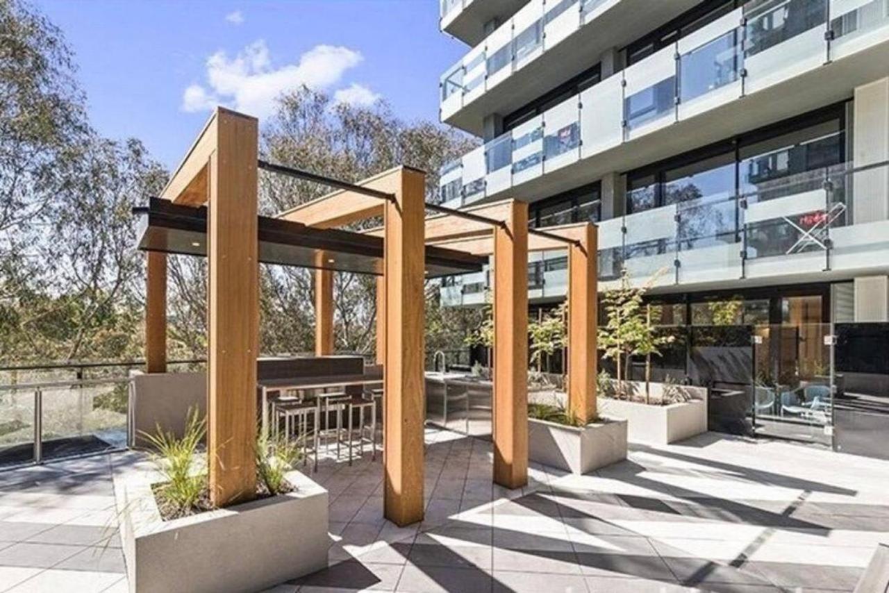 VAQUAY Embassy In Abbotsford