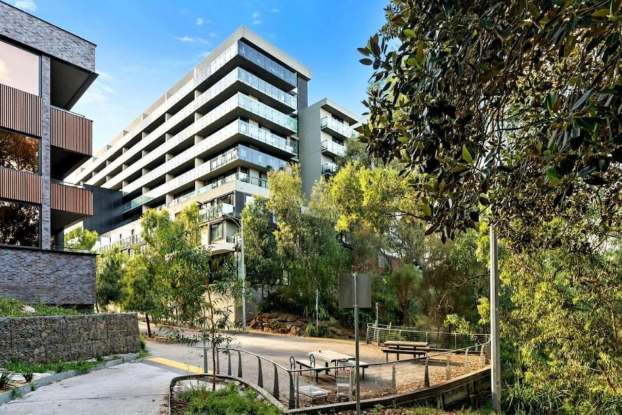 VAQUAY Embassy In Abbotsford