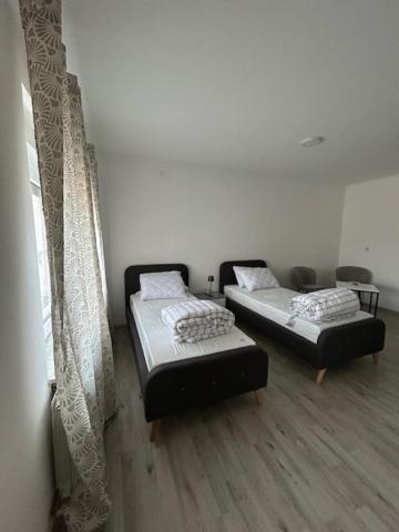 Sleep and Fly room's by Dado & Lela view 3