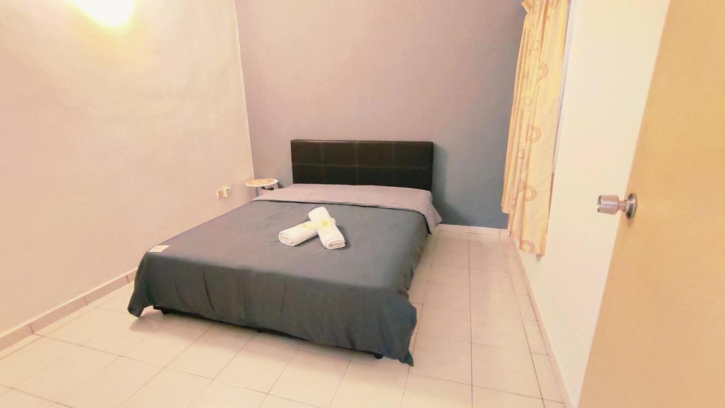 Area Indahpura or Taman Bersatu Kulai 3-4BR near AEON Airport JPO photo 7