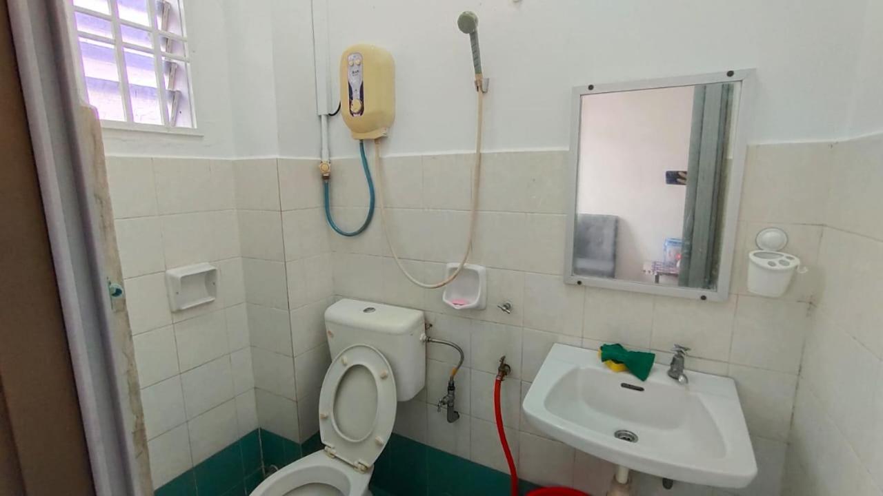 Area Indahpura or Taman Bersatu Kulai 3-4BR near AEON Airport JPO photo 5