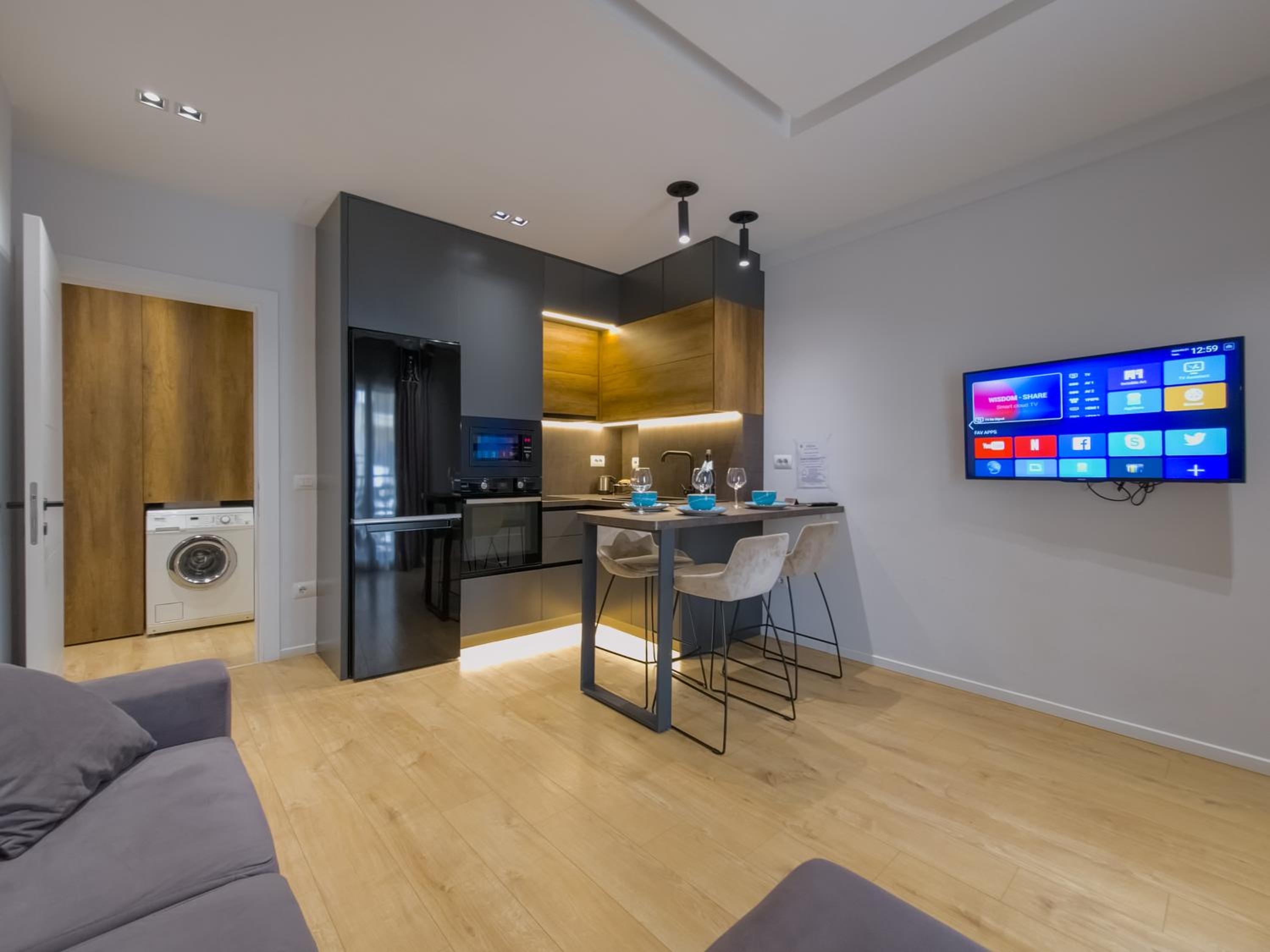 PIN Apartments - 3 Min to Skanderbeg - Free Parking