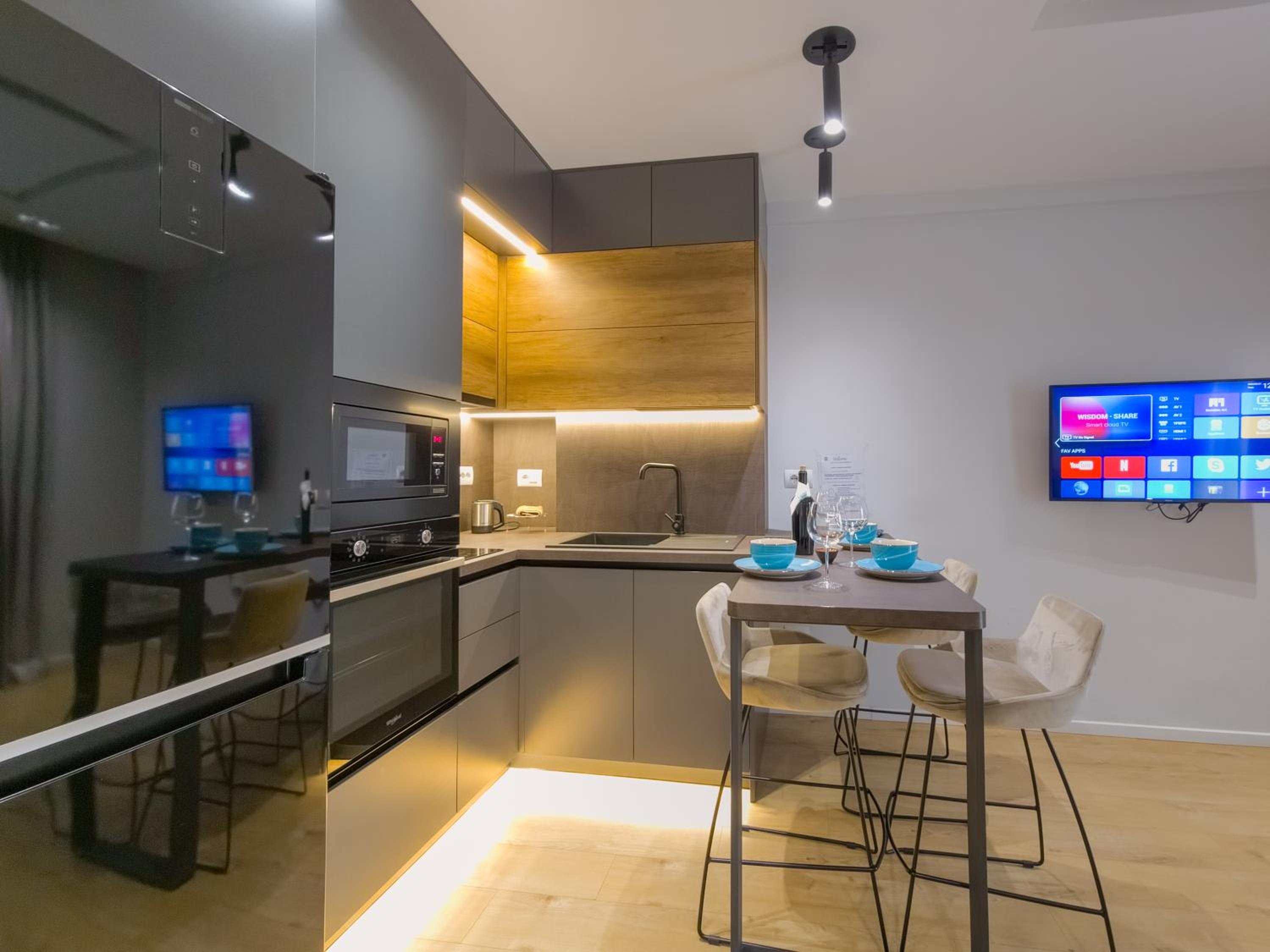 PIN Apartments - 3 Min to Skanderbeg - Free Parking