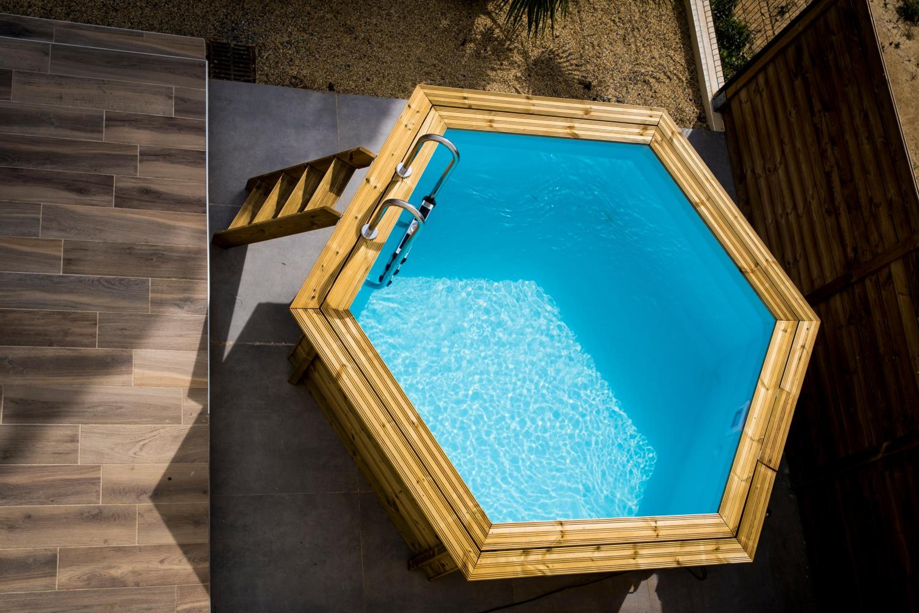 Domaine de Mérins, 10 couchages avec piscine, face à la rivière, à 4km de la plage