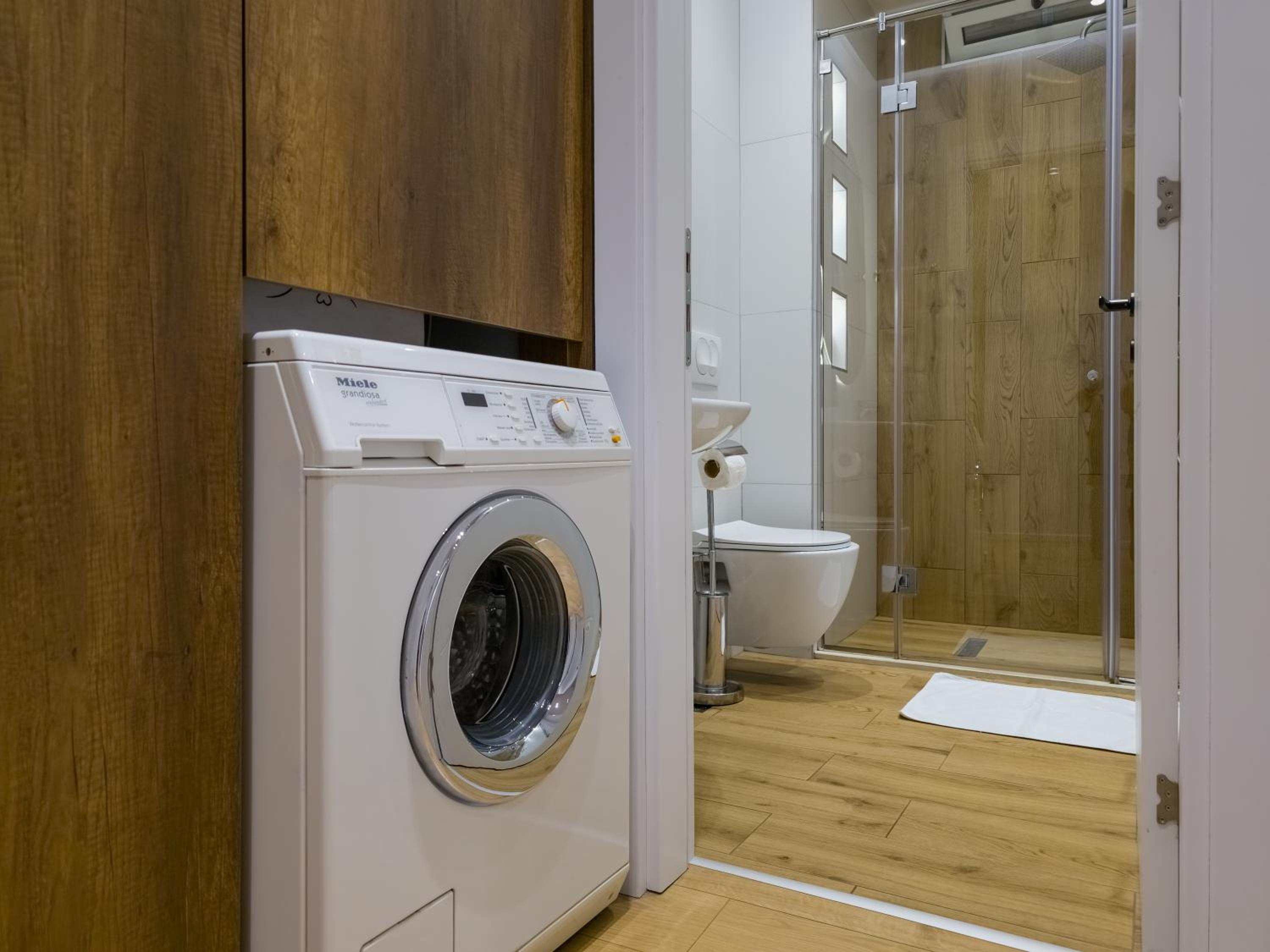 PIN Apartments - 3 Min to Skanderbeg - Free Parking