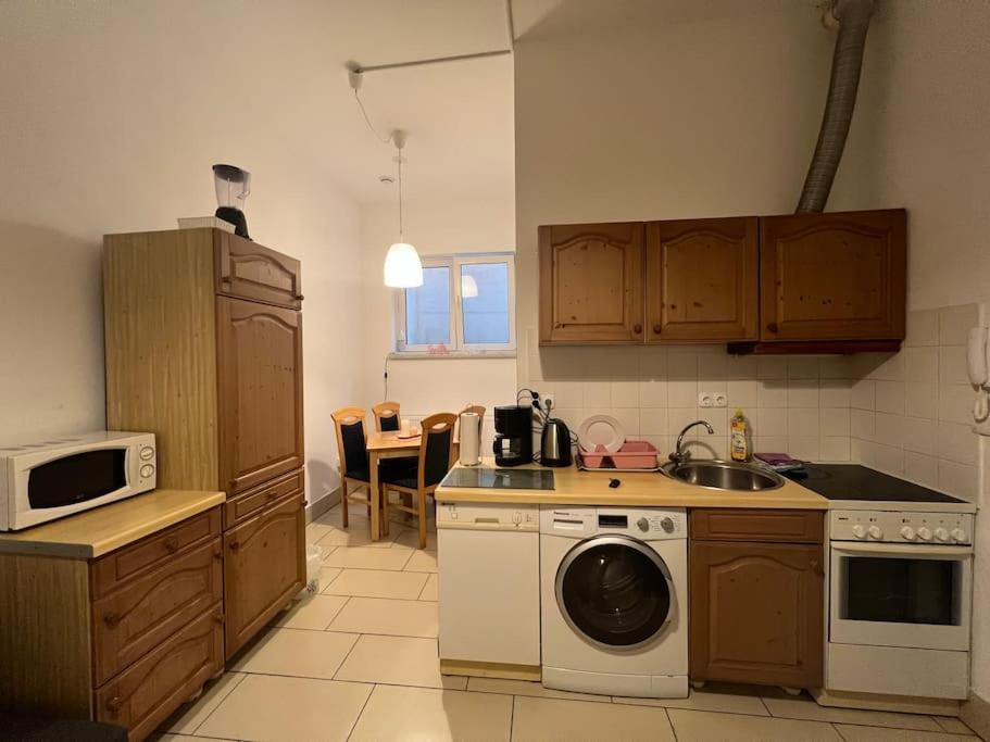 Private Souterrain Apartment in the green of Berlin