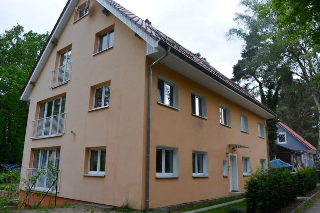 Private Souterrain Apartment in the green of Berlin