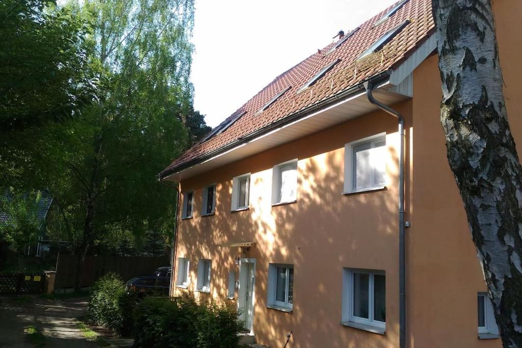 Private Souterrain Apartment in the green of Berlin