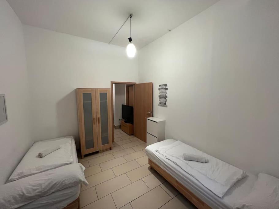 Private Souterrain Apartment in the green of Berlin