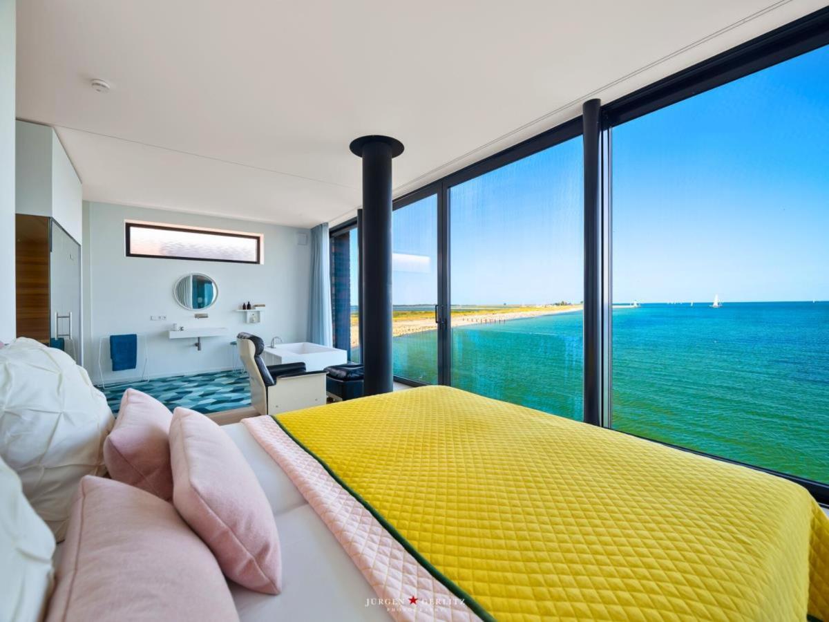 Designer Strandvilla Auf der Ostsee - mit freiem Meerblick und Dachterrasse