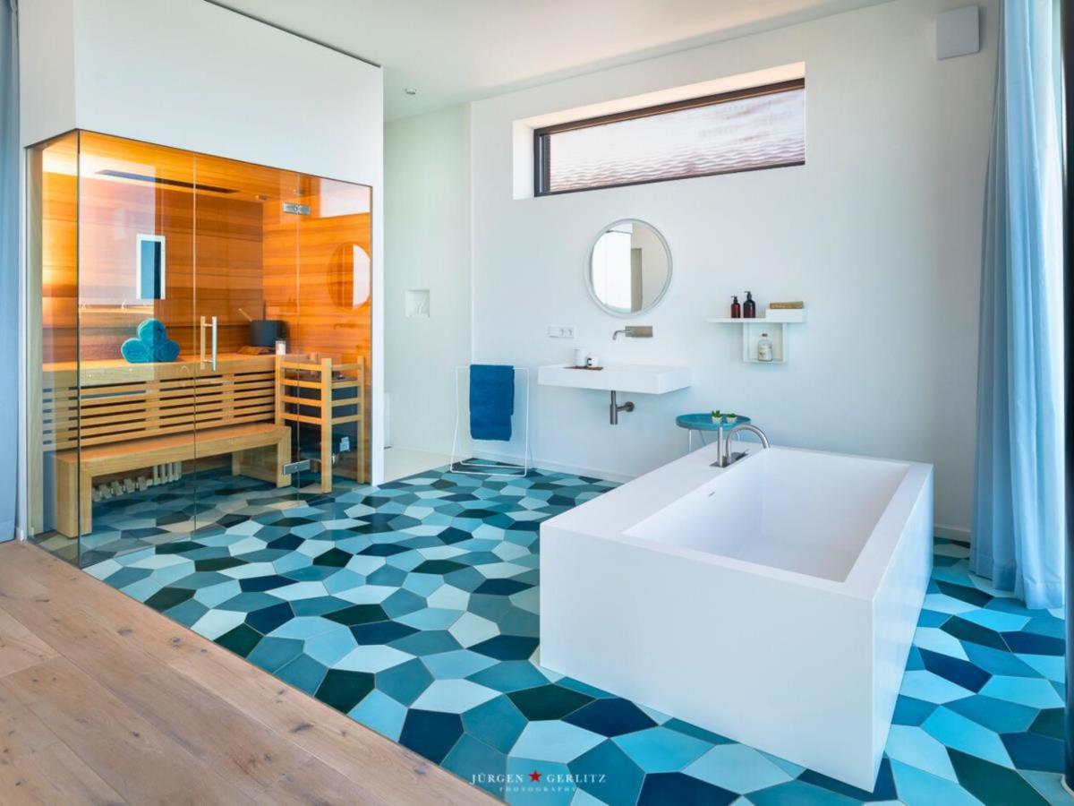 Designer Strandvilla Auf der Ostsee - mit freiem Meerblick und Dachterrasse