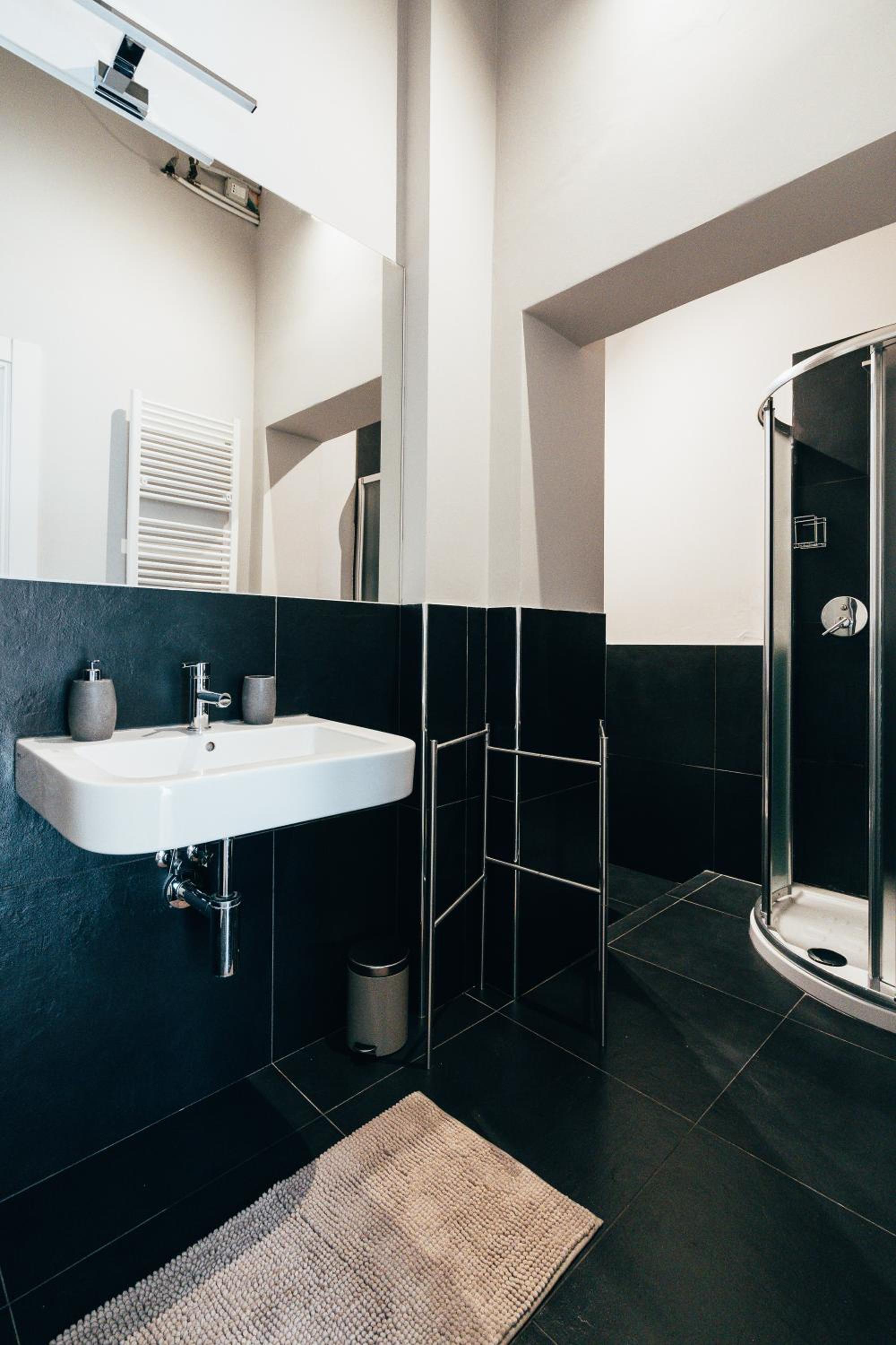 BOLOGNA SUITES - PRIVATE BATHROOM view 5