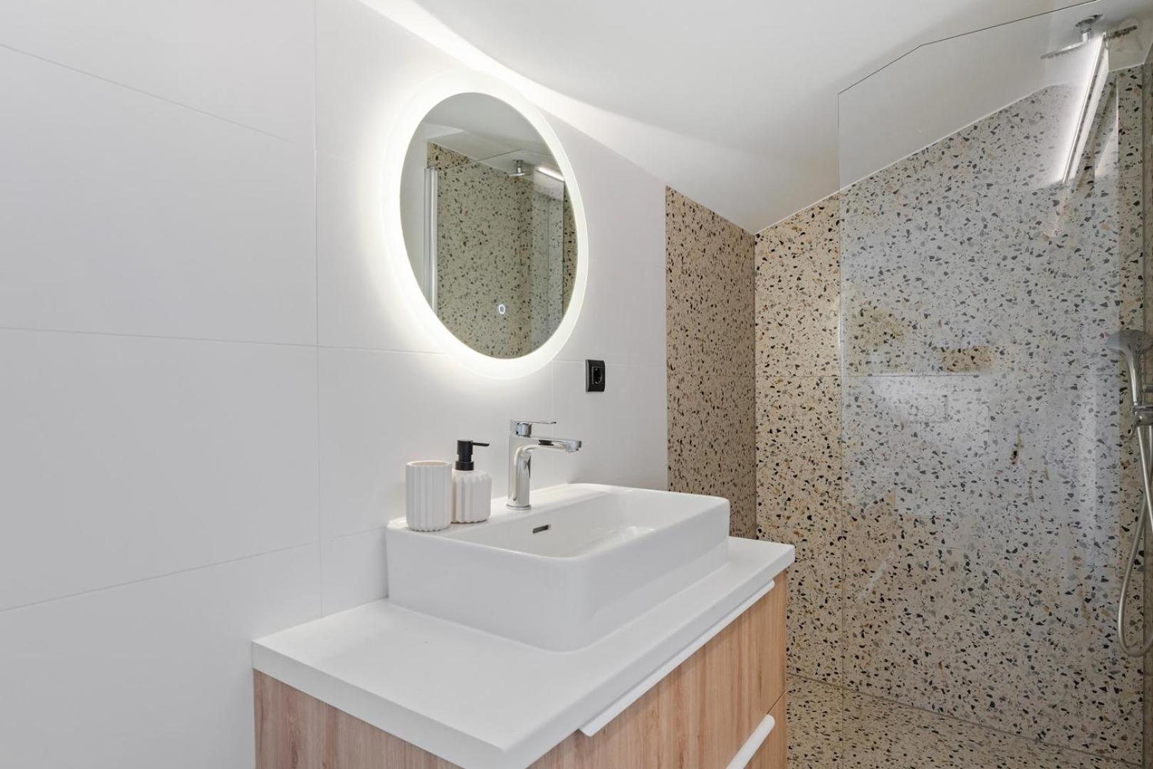 Photo 33