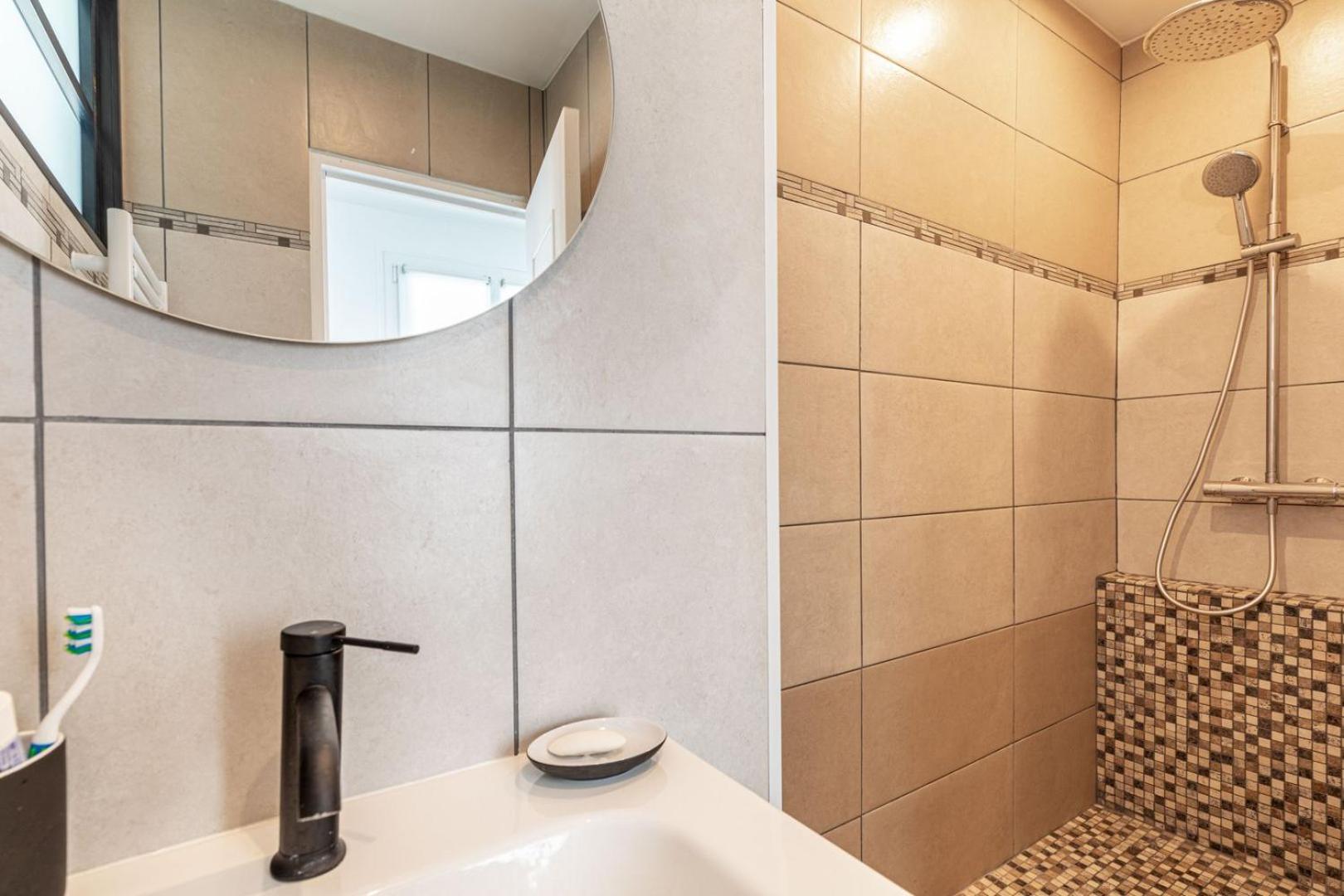 Stylish Paris Apartment near Louvre & Notre-Dame