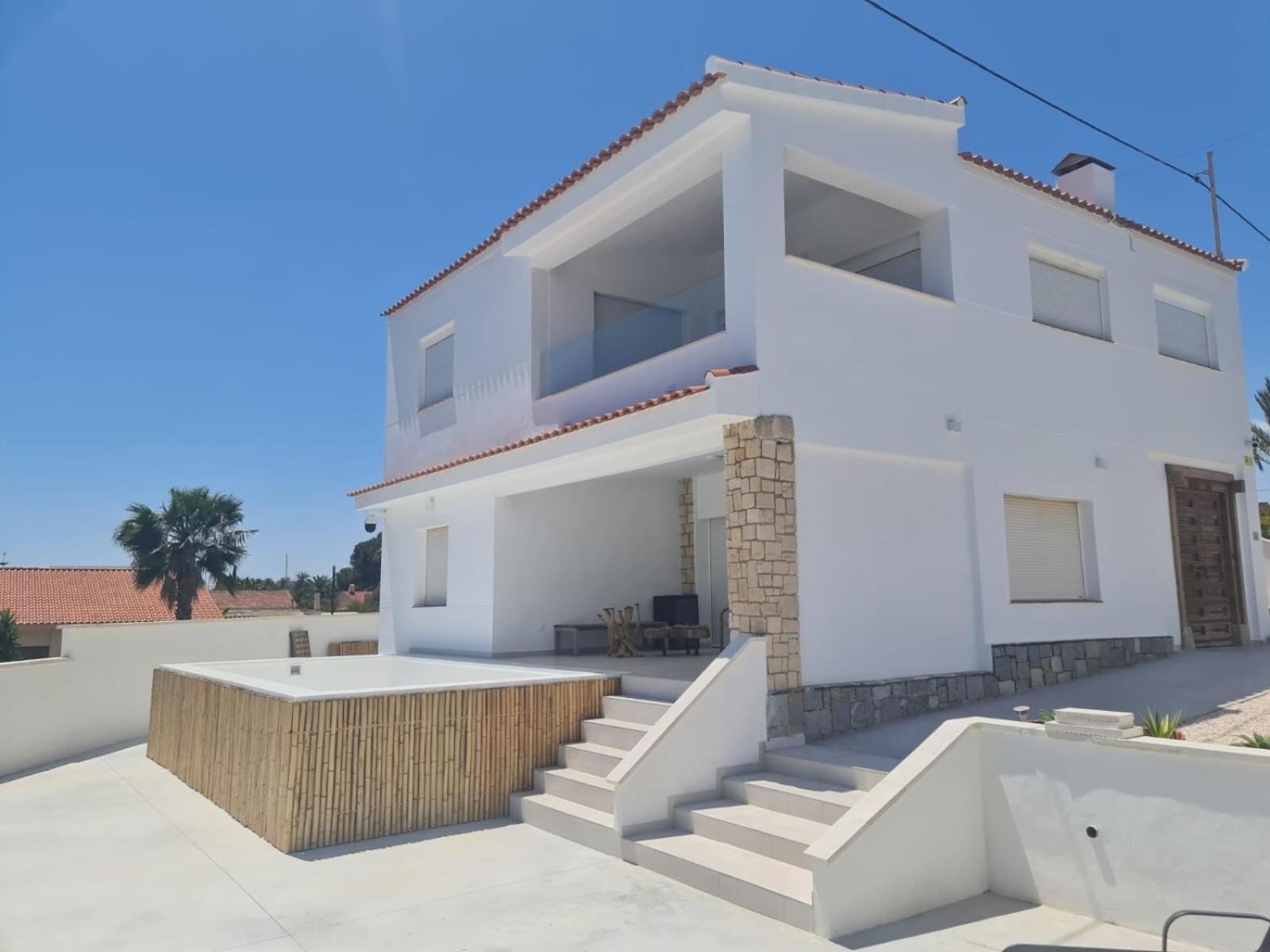 Hotel Beach house La Marina - Image 1