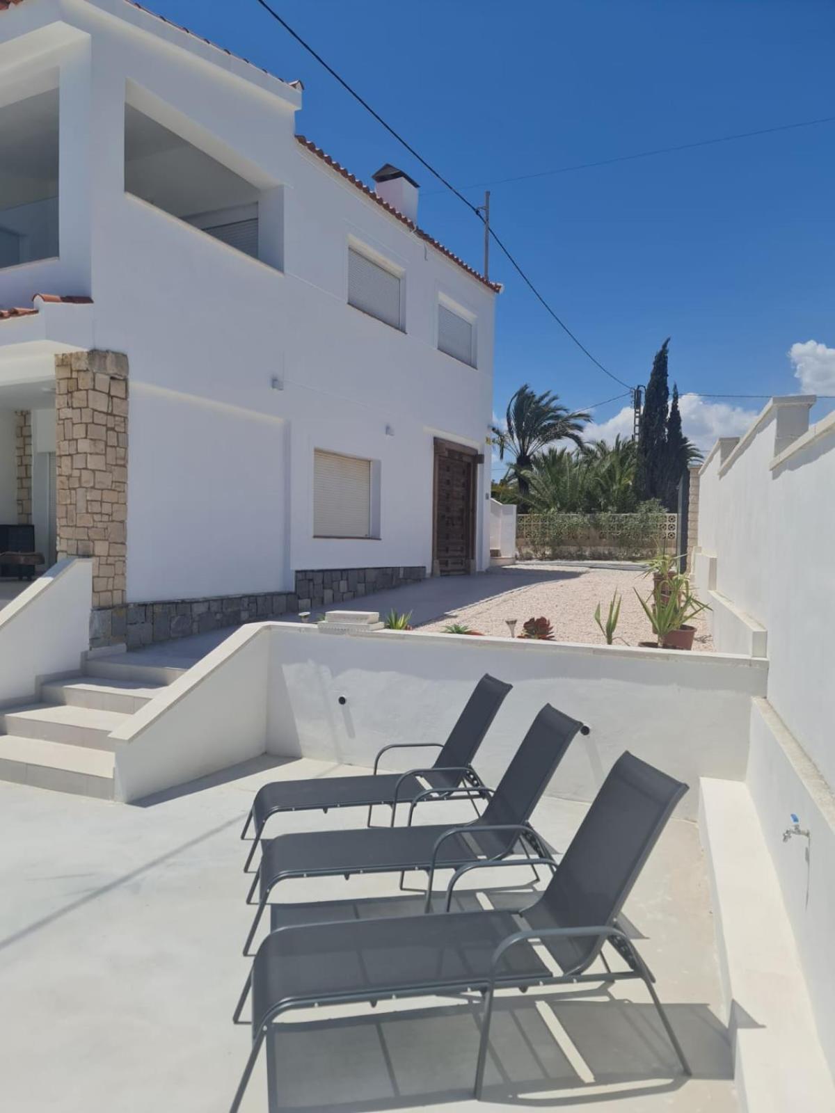 Beach house La Marina