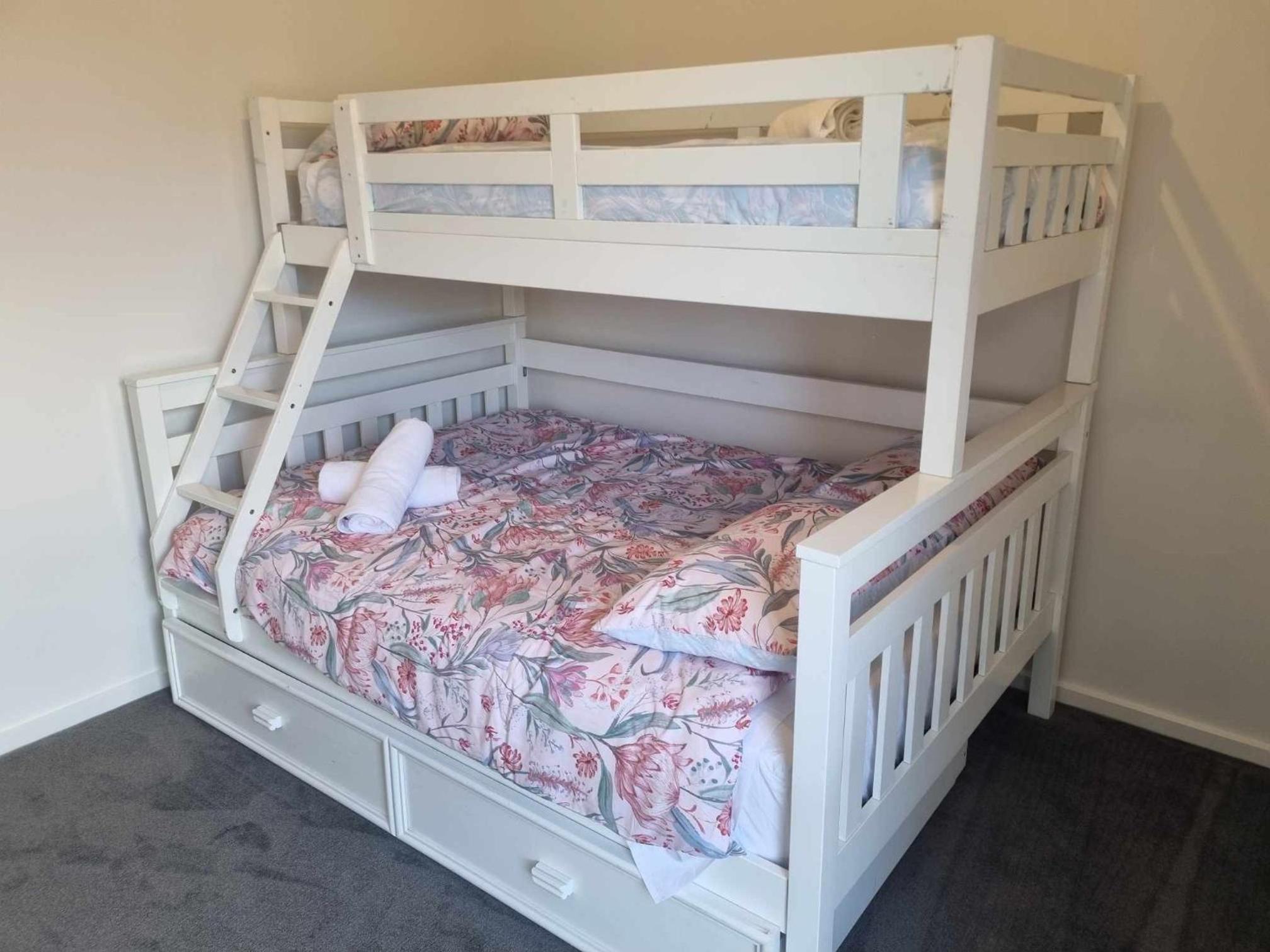 Banksia Lakeview Retreat