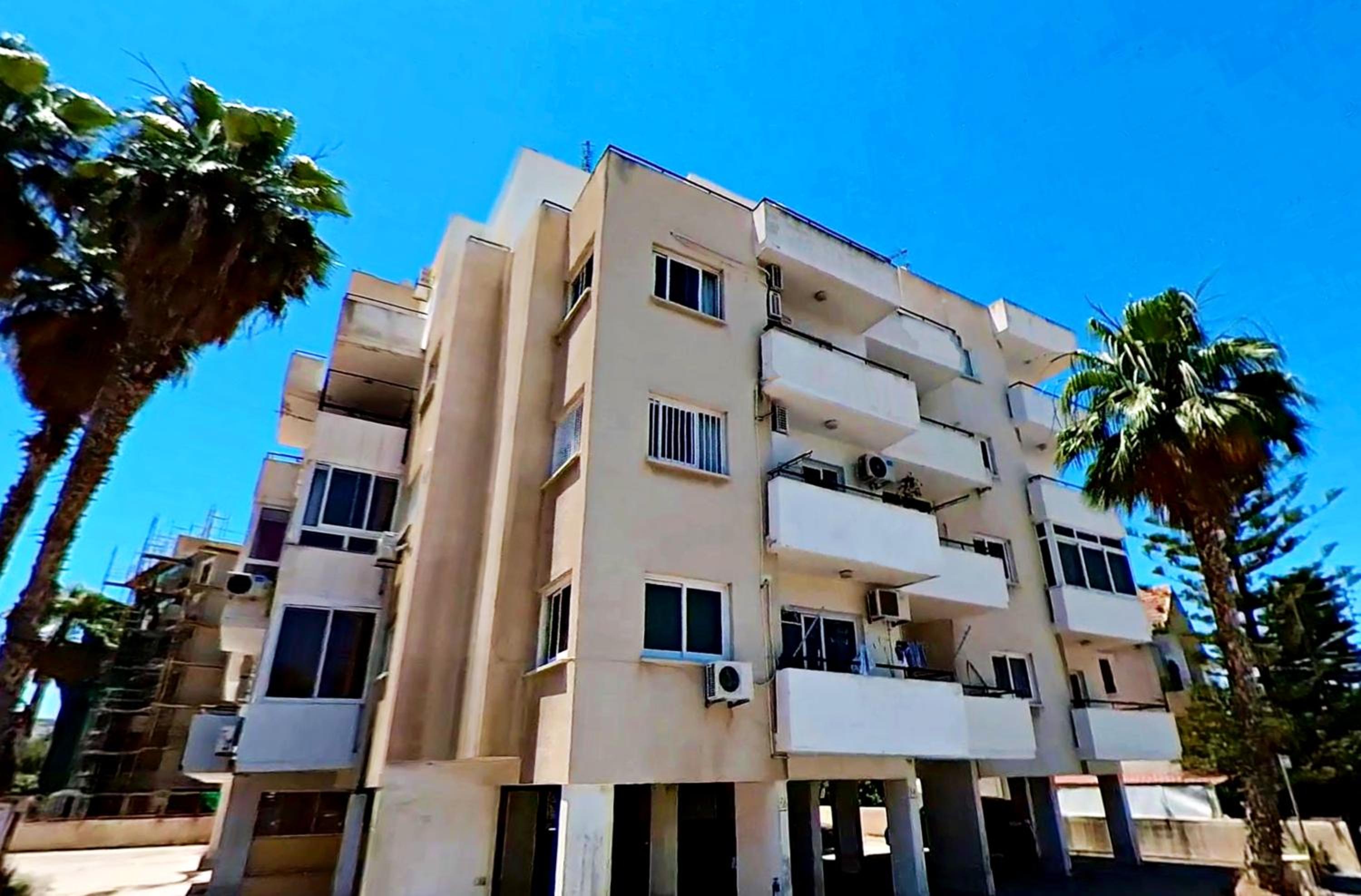 Large apartment close to Finikoudes Beach with 2 balconies