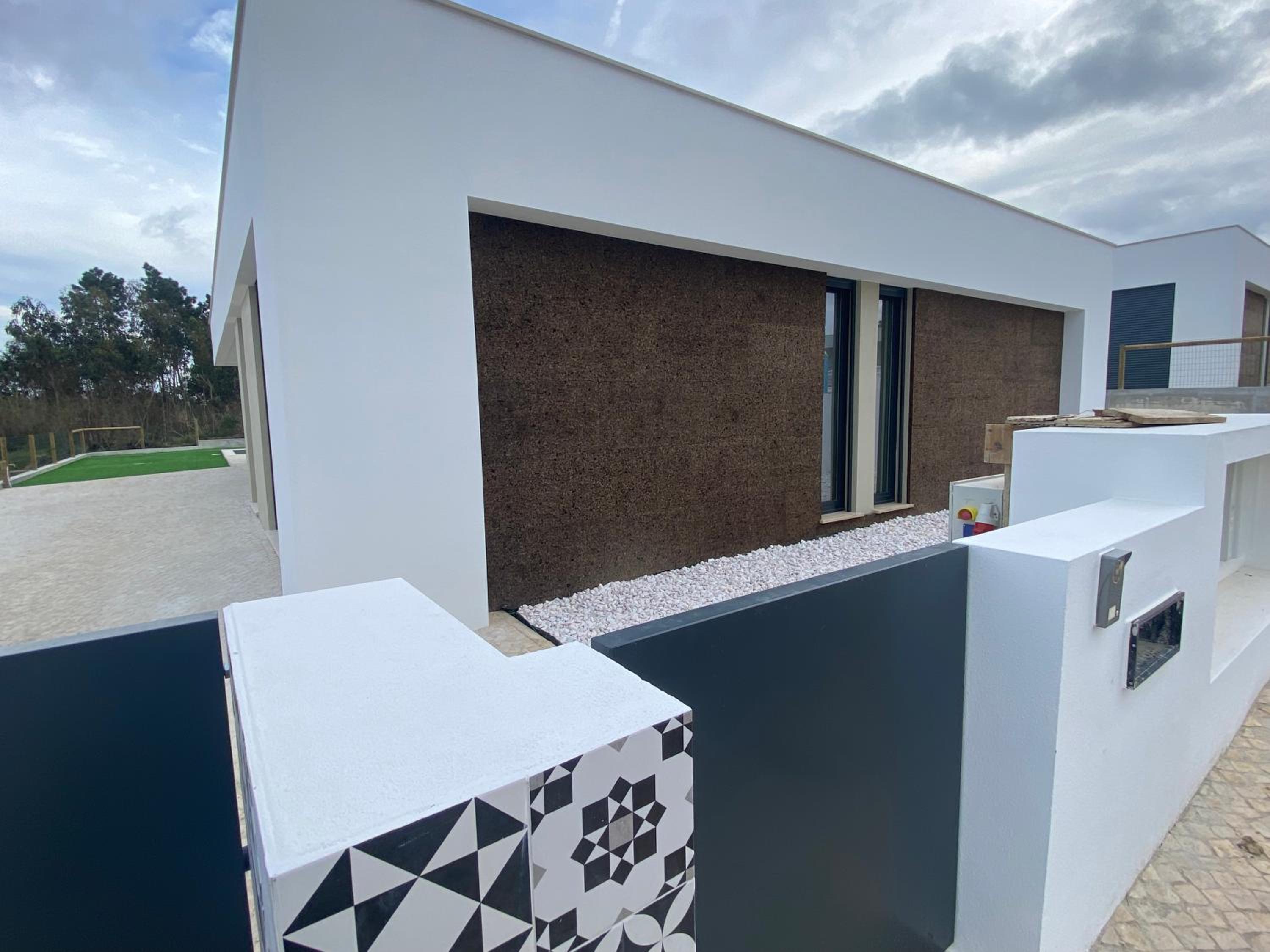 Single-story villa with private pool in Salir do Porto view 3