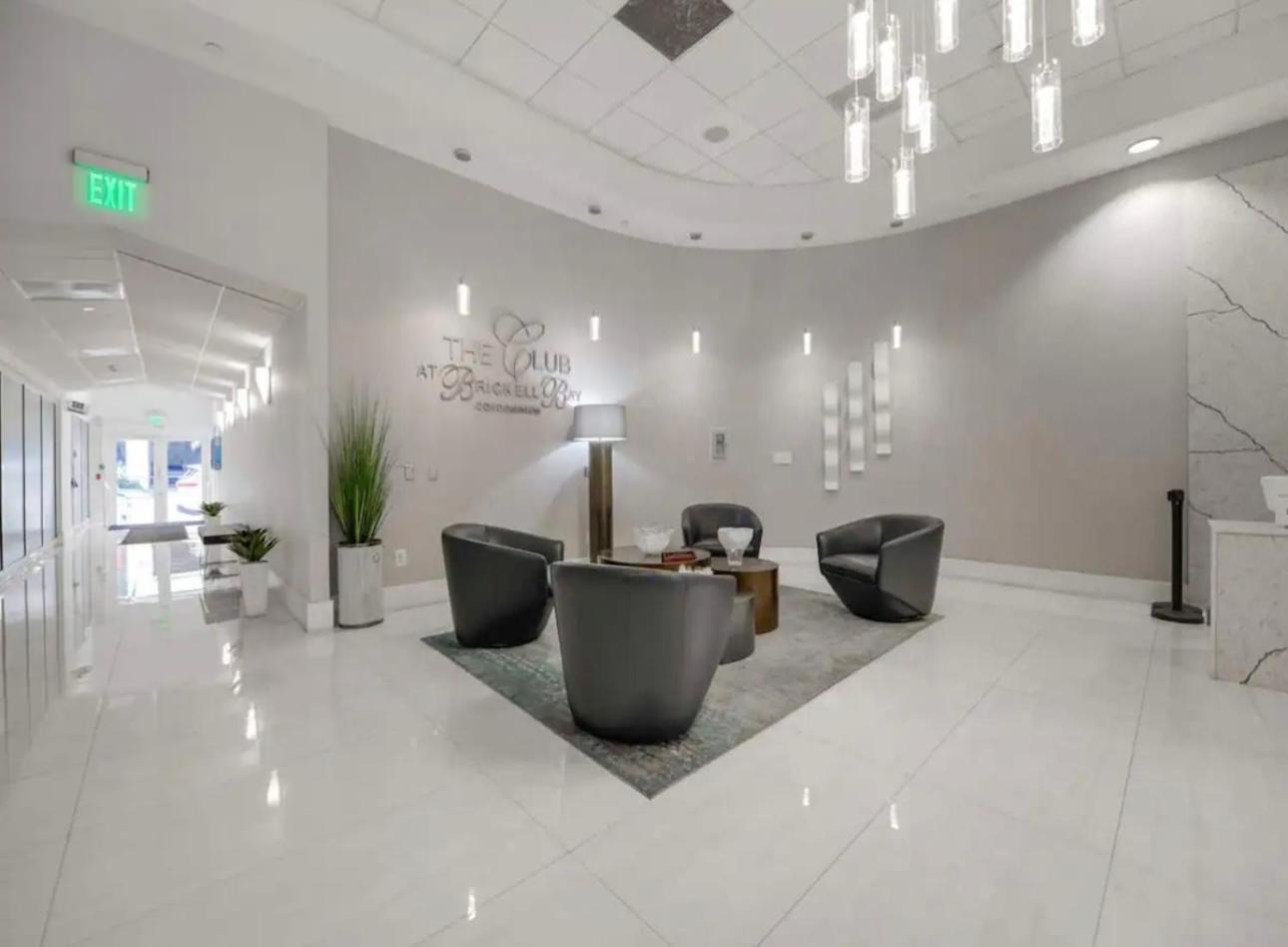 Brickell High Floor Beautiful View by Palermo Home Miami