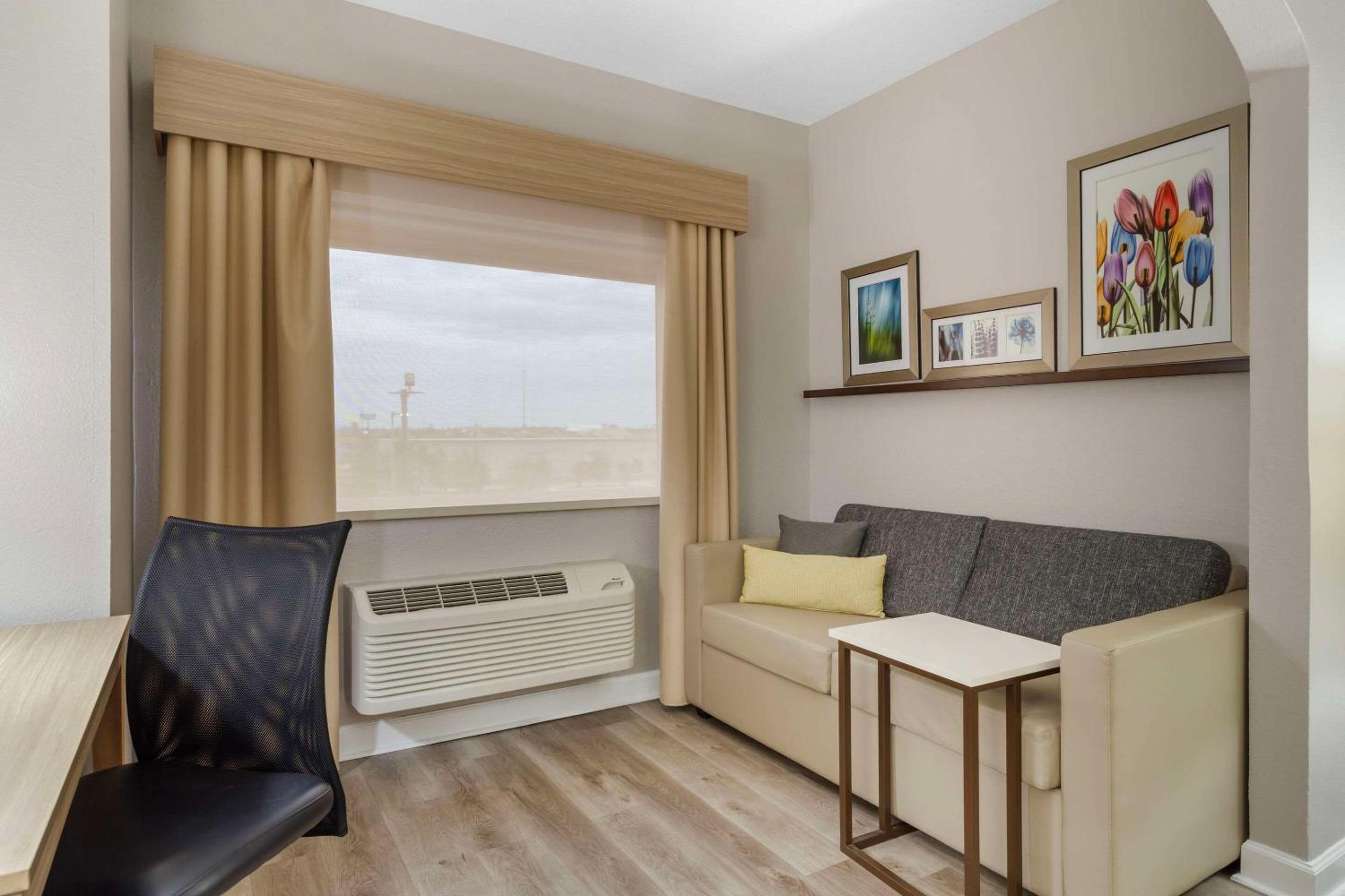 Comfort Suites Shenandoah-The Woodlands