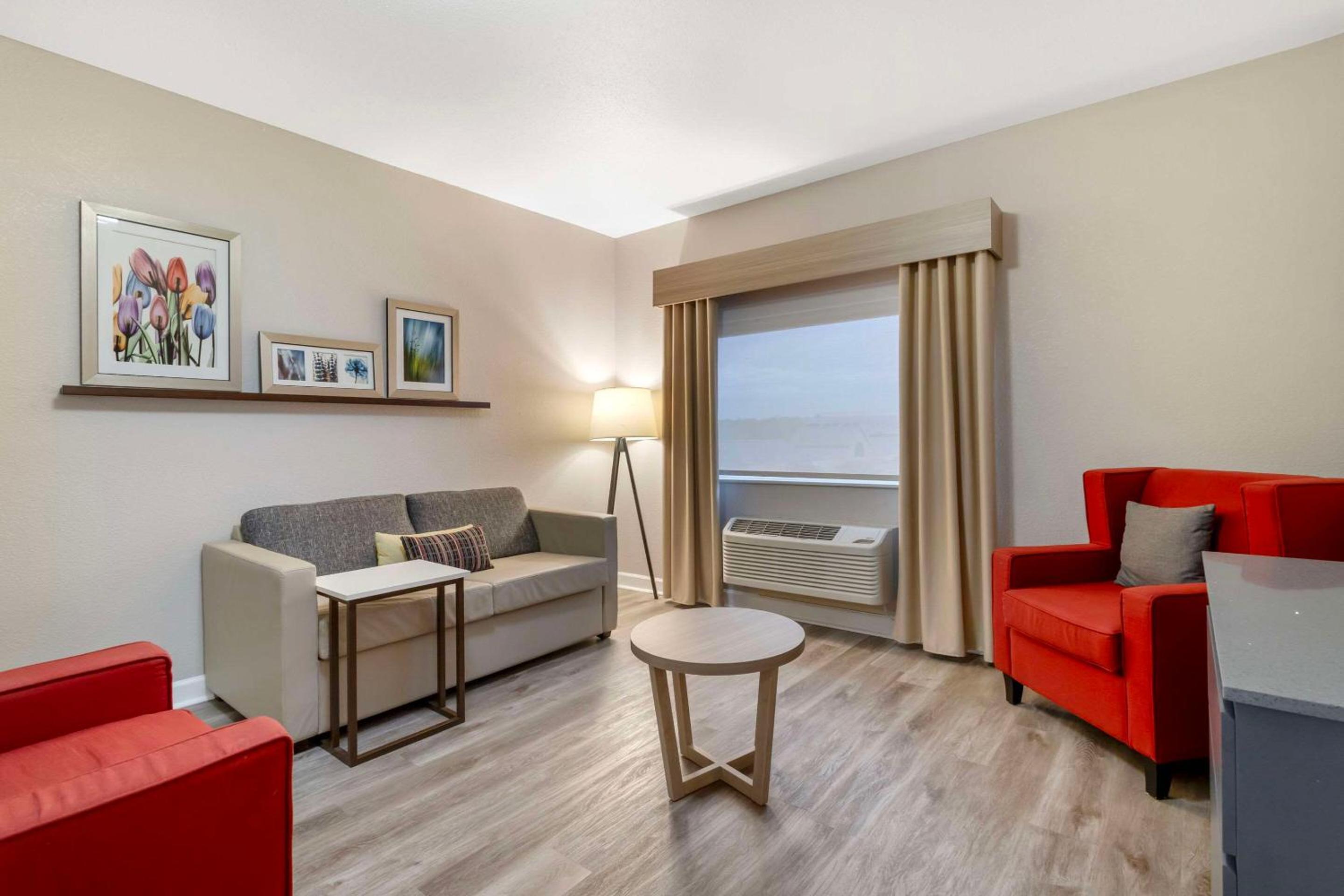 Comfort Suites Shenandoah-The Woodlands