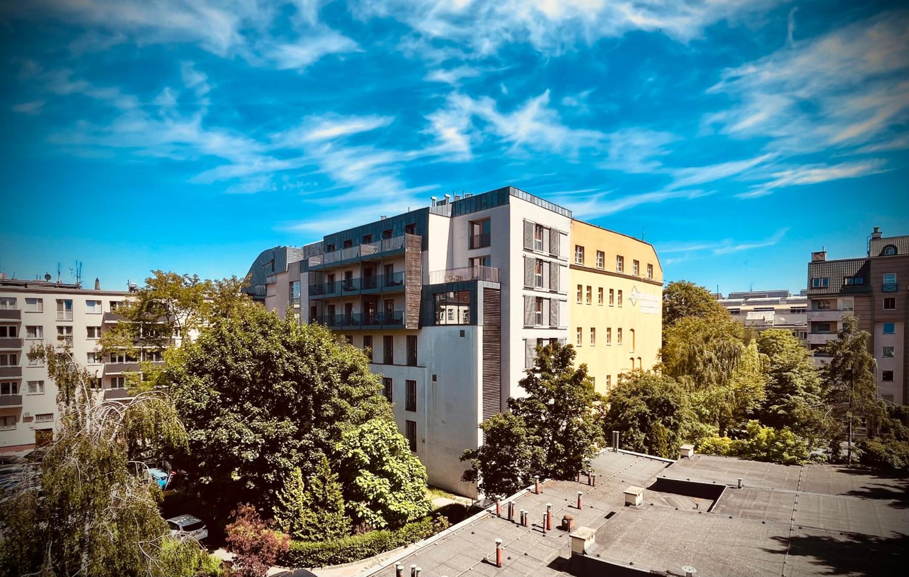 Locum Wroclaw - Old Town - Car Park view 2