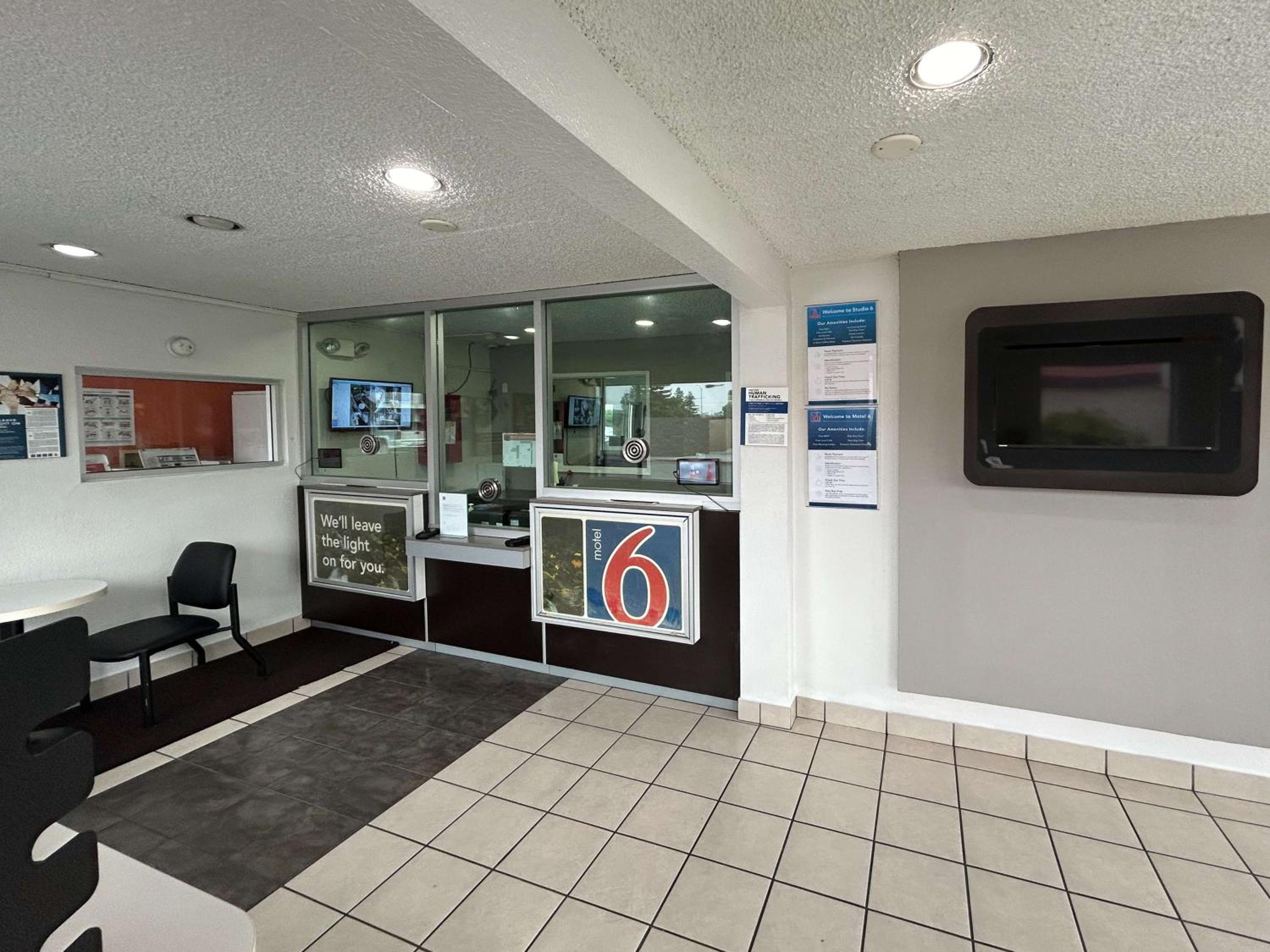 San Jose Vacations - Studio 6 Hayward, CA Silicon Valley Gateway - Property Image 3