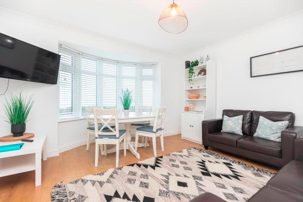 VIEWPOINT 2 by BOURNECOAST - A Clifftop Apartment with PANORAMIC Sea Views and Balcony - FM6182 view 5