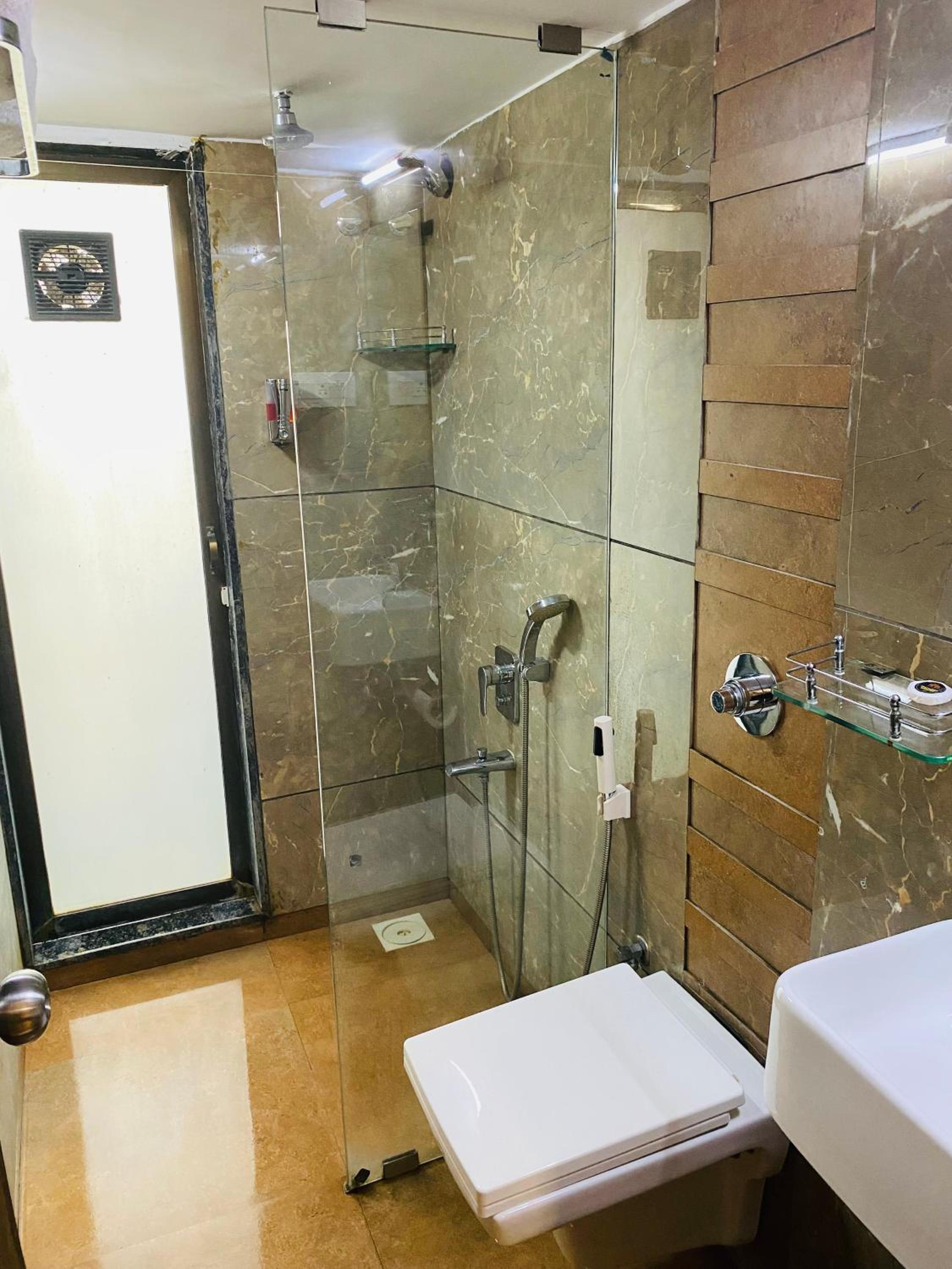 Mumbai House Luxury Apartments, Santacruz East