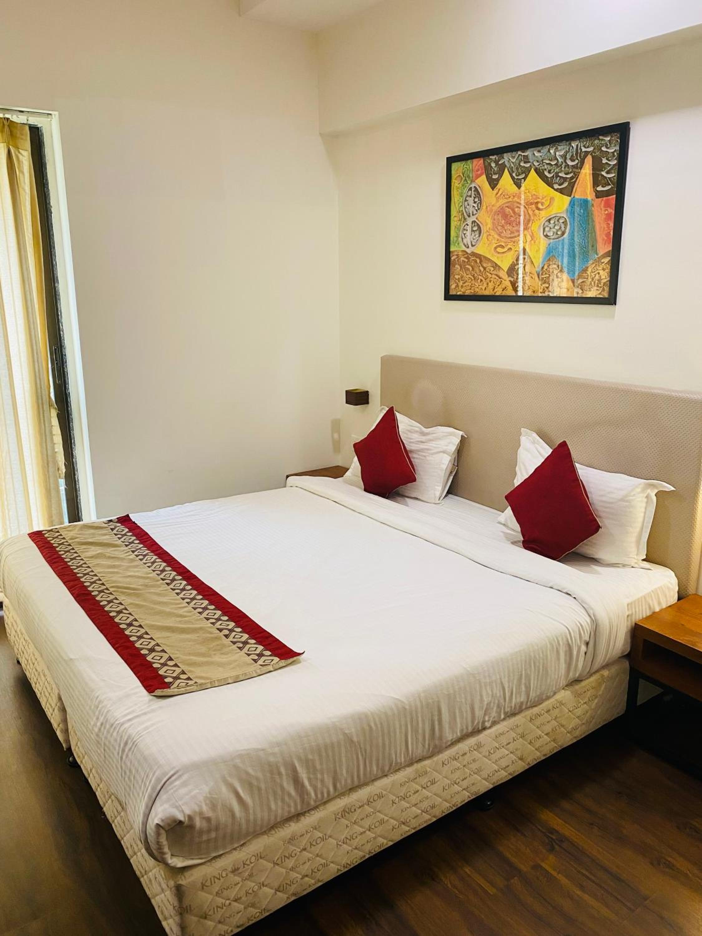 Mumbai House Luxury Apartments, Santacruz East