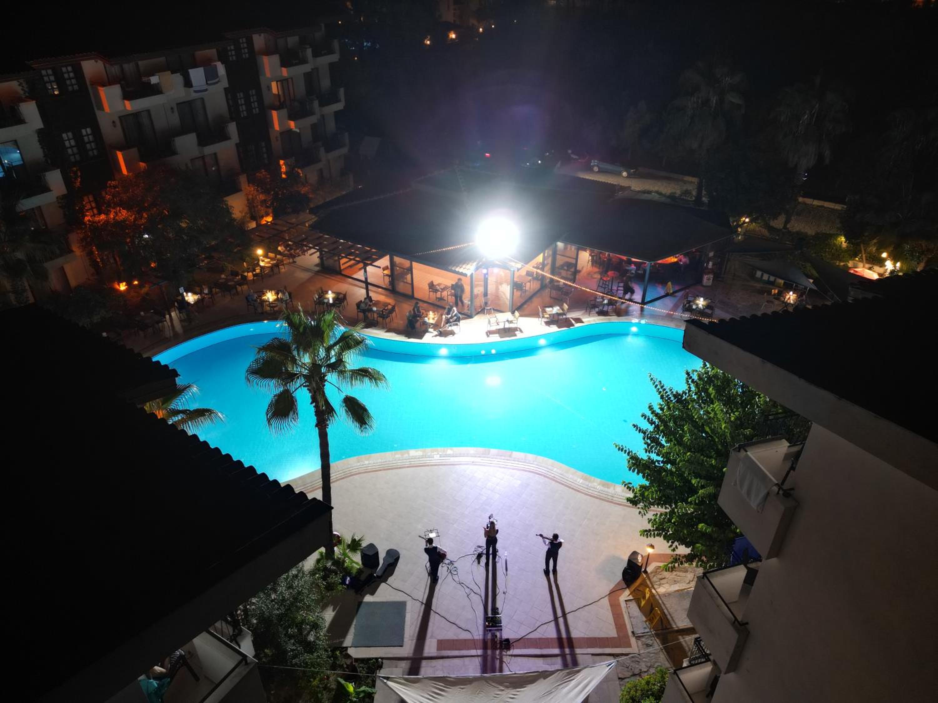 Side Vacations - LEMAS SUITE HOTEL - Property Image 1
