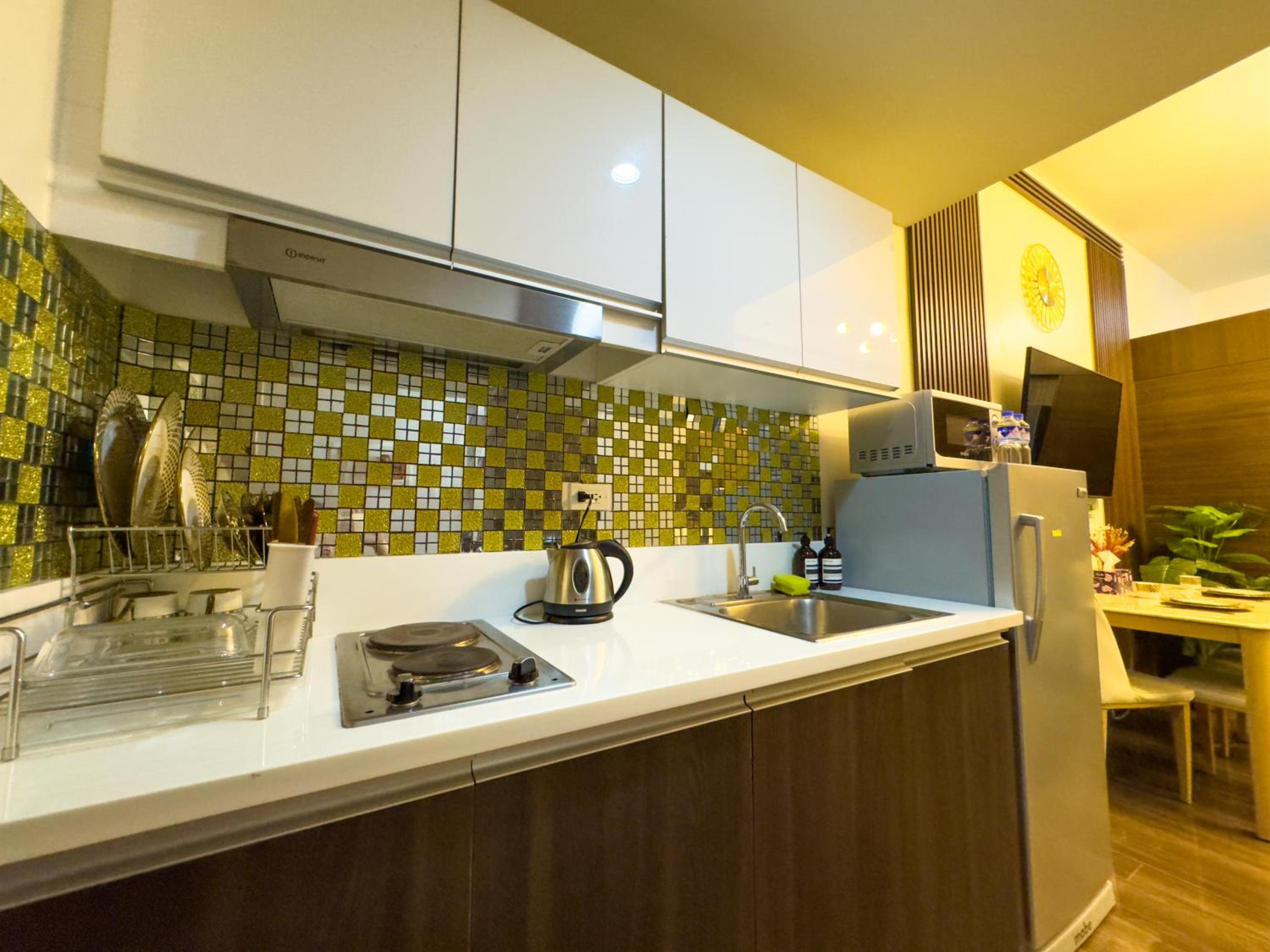 1BR Makati, Air Residences M002 view 5
