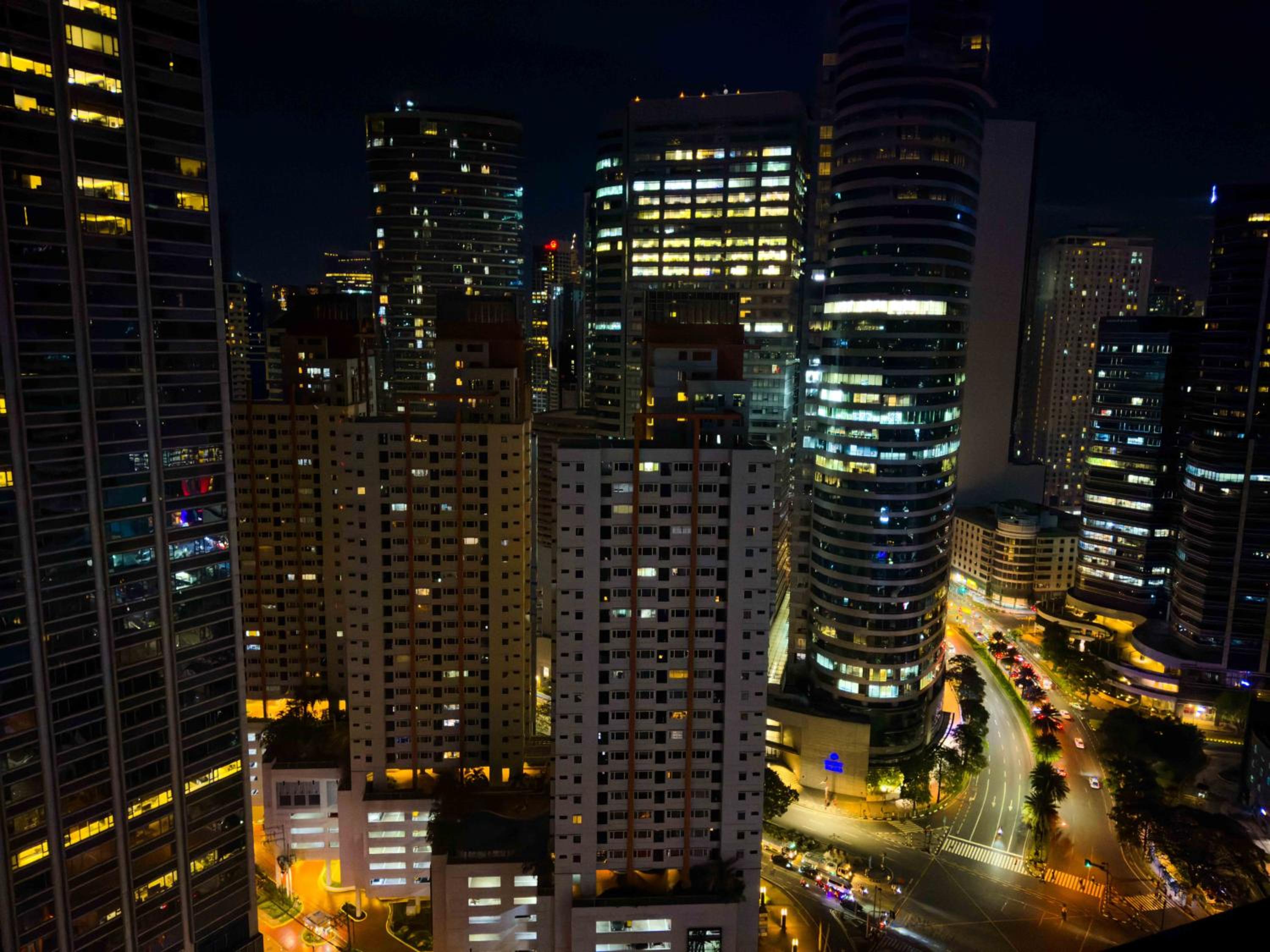 1BR Makati, Air Residences M002 view 3