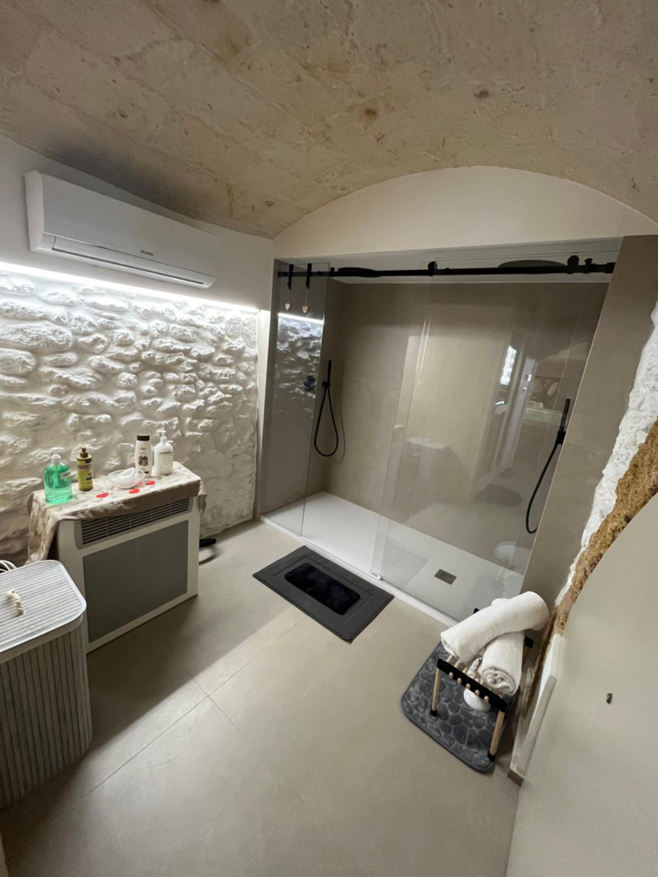 J-SUITE view 3